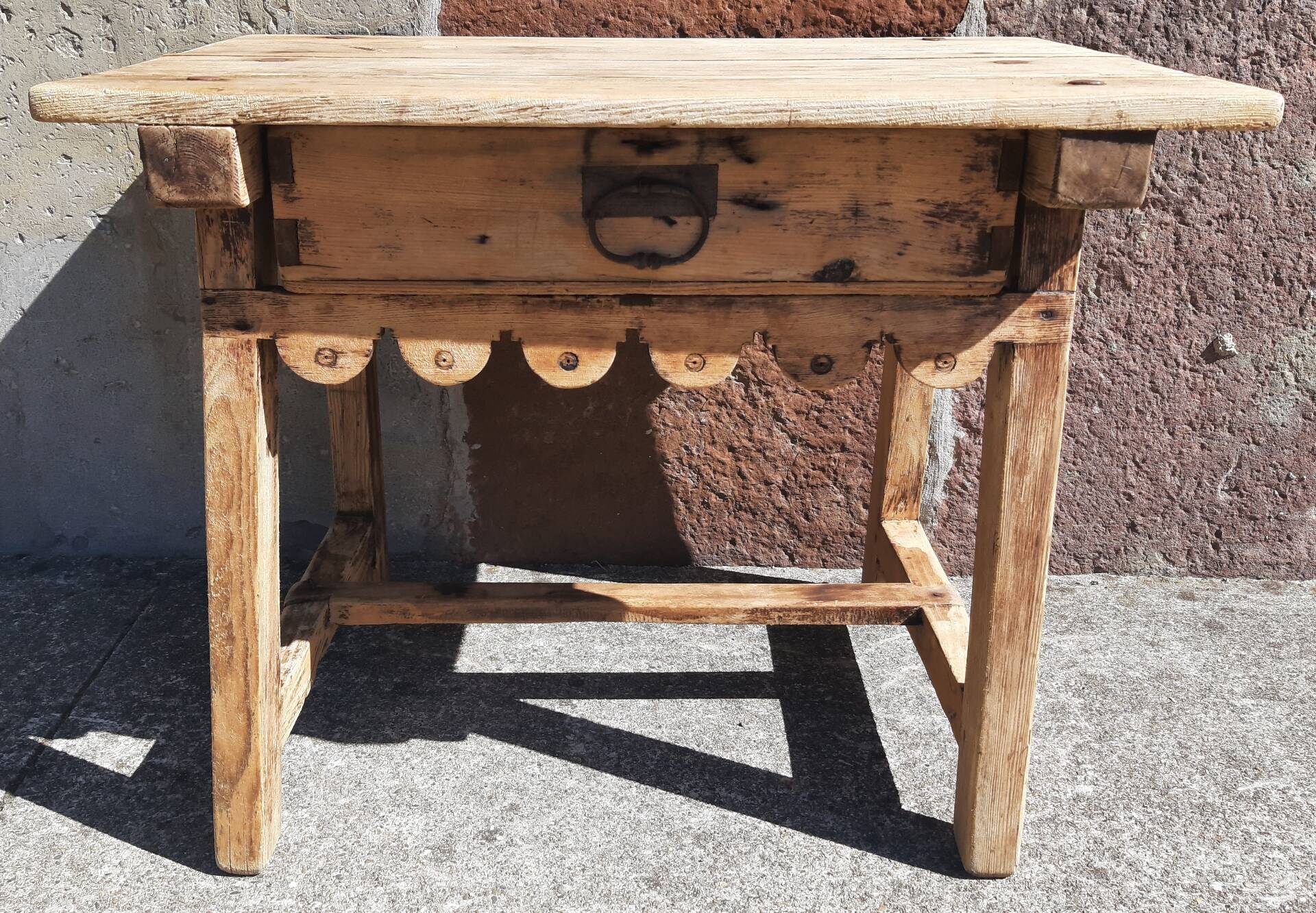 Table basse ou d' appoint. (18ème siècle)