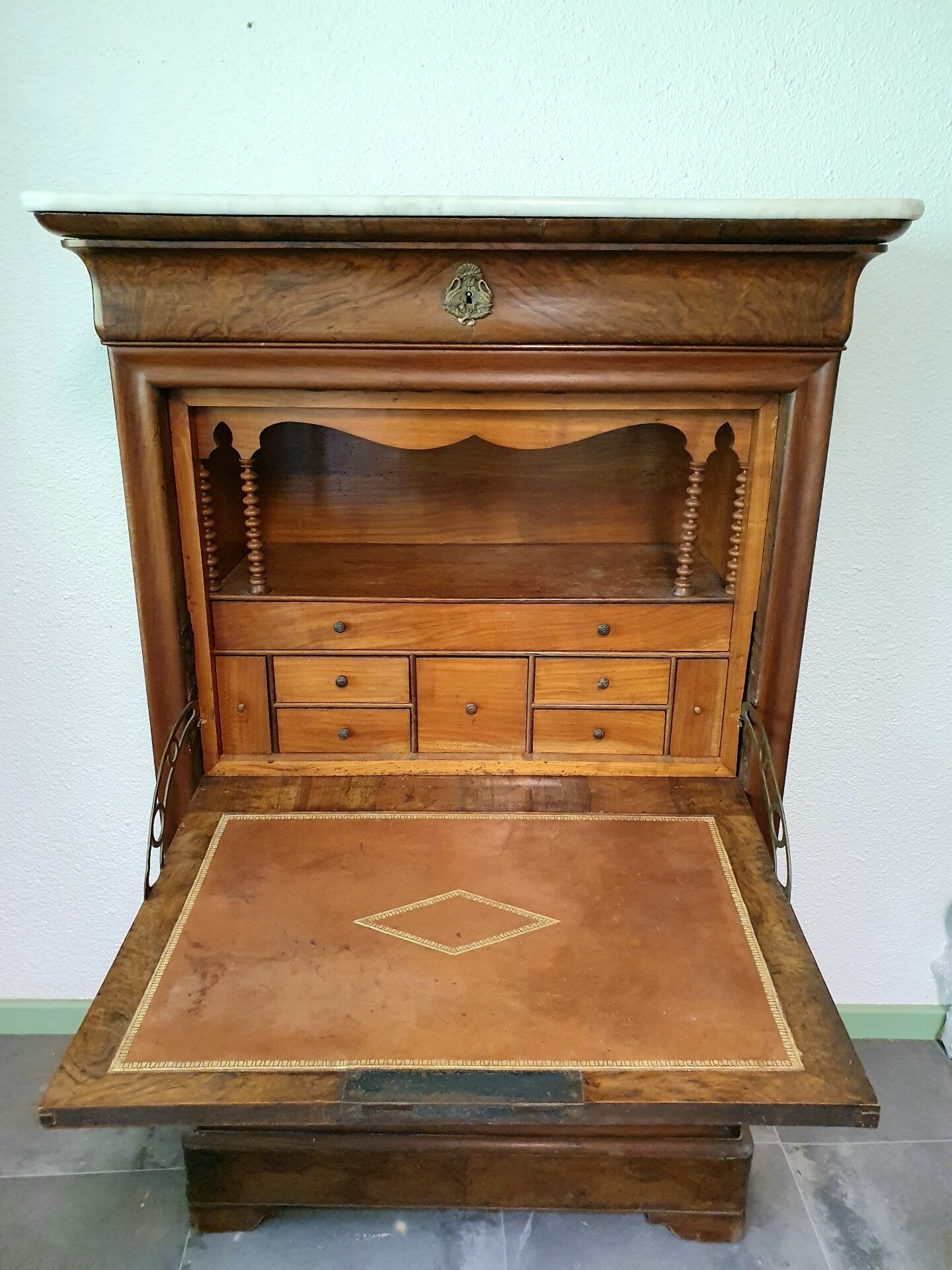 Former secretary Louis-Philippe in walnut and marble – 19th century
