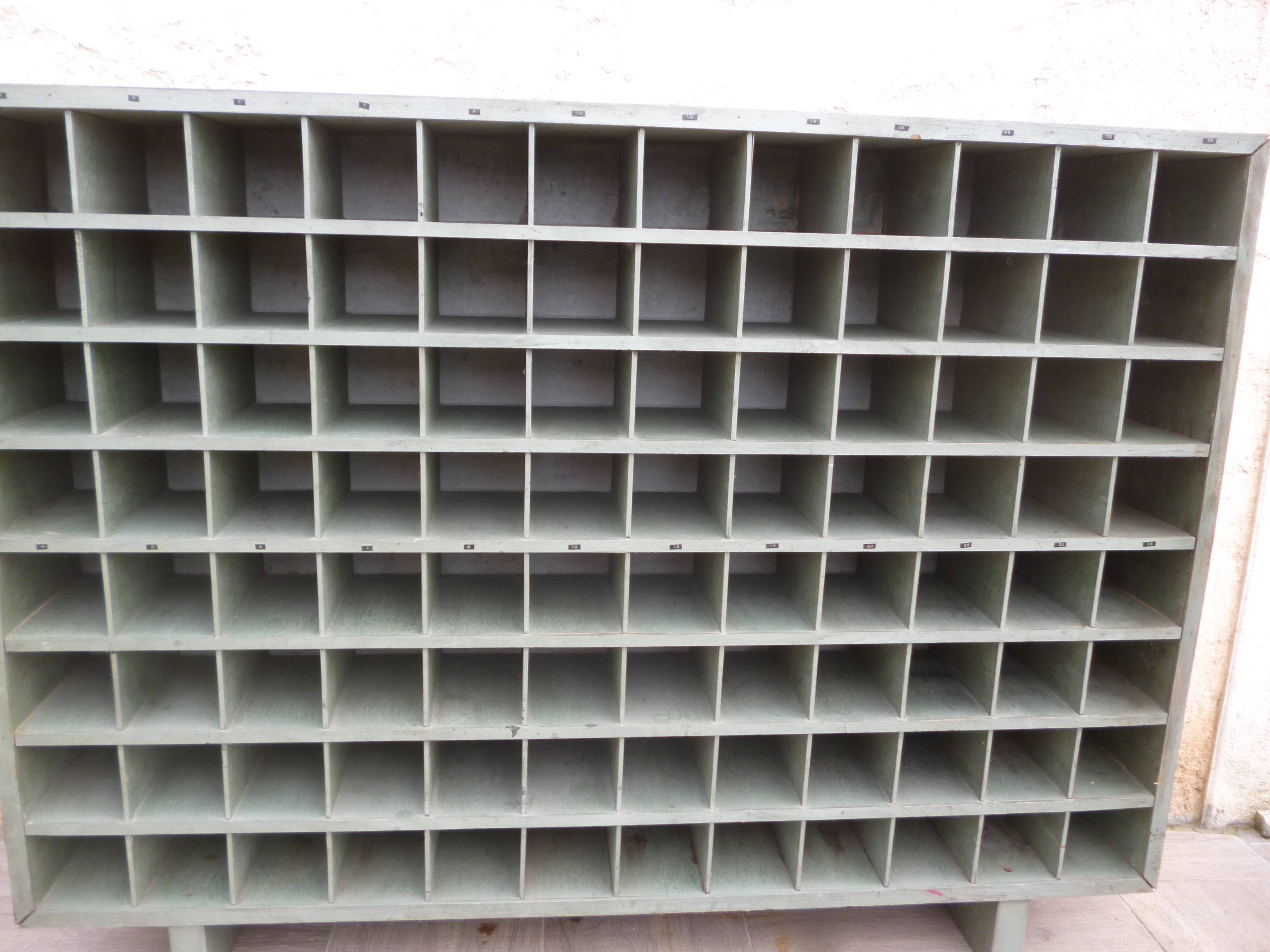 Meuble de métier à casiers   en bois  vintage