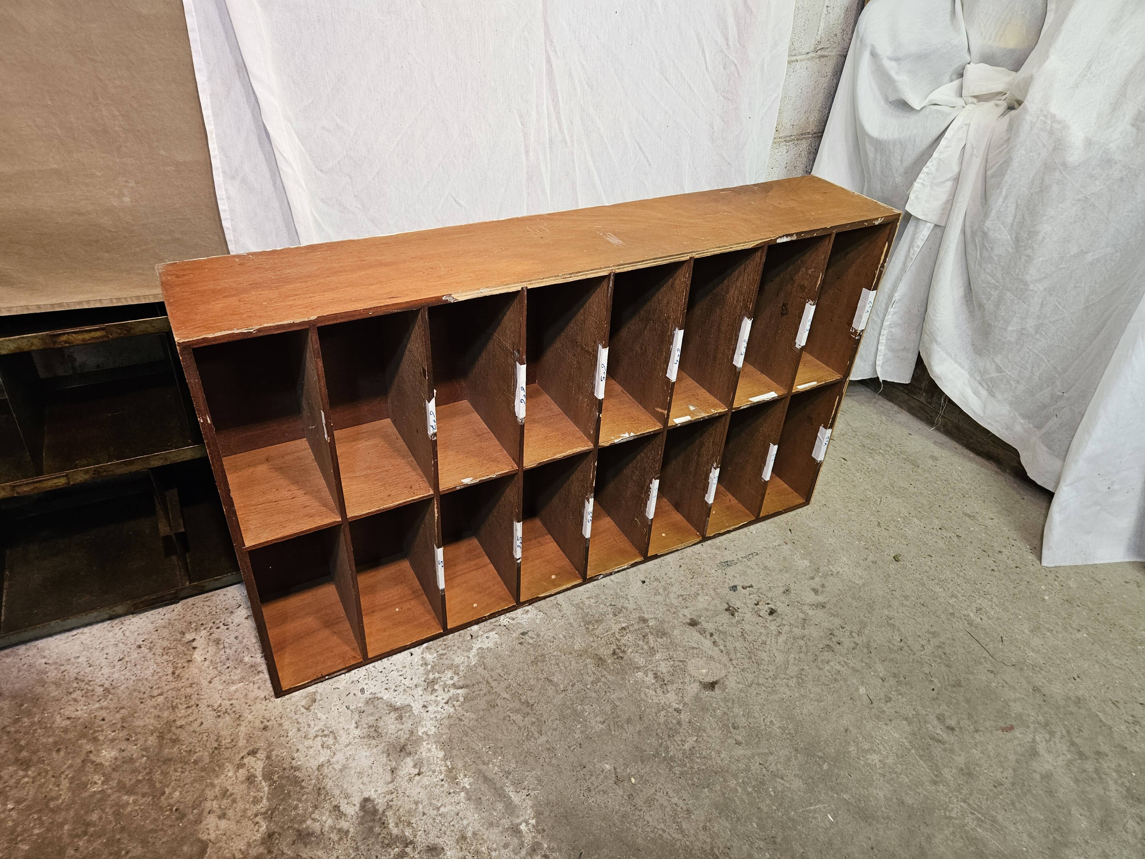 Meuble casier en bois 1960