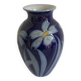 Vase bleu aux iris grès au sel Alsacien