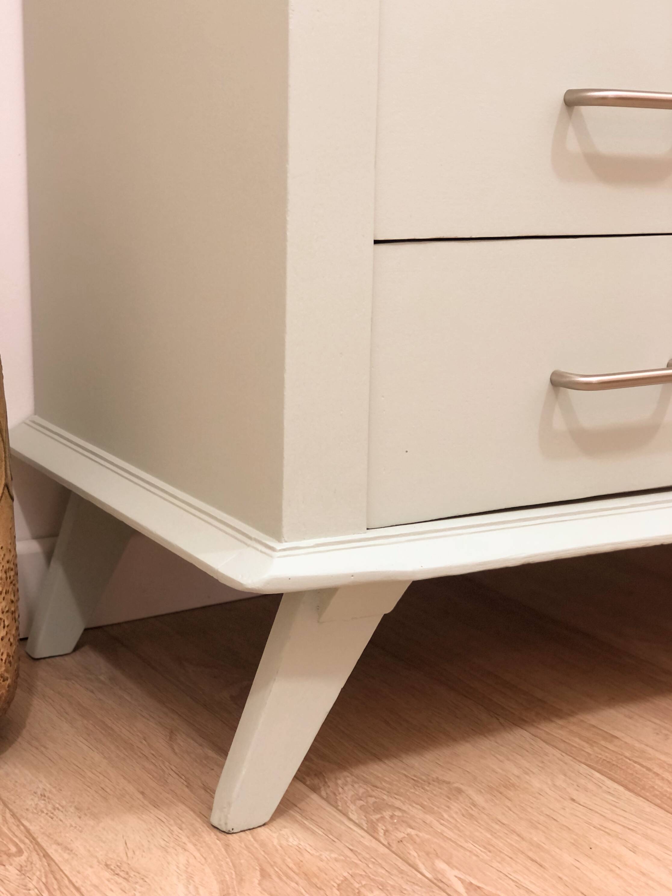 Commode des années 60, pieds compas, Douceur de l'Aube