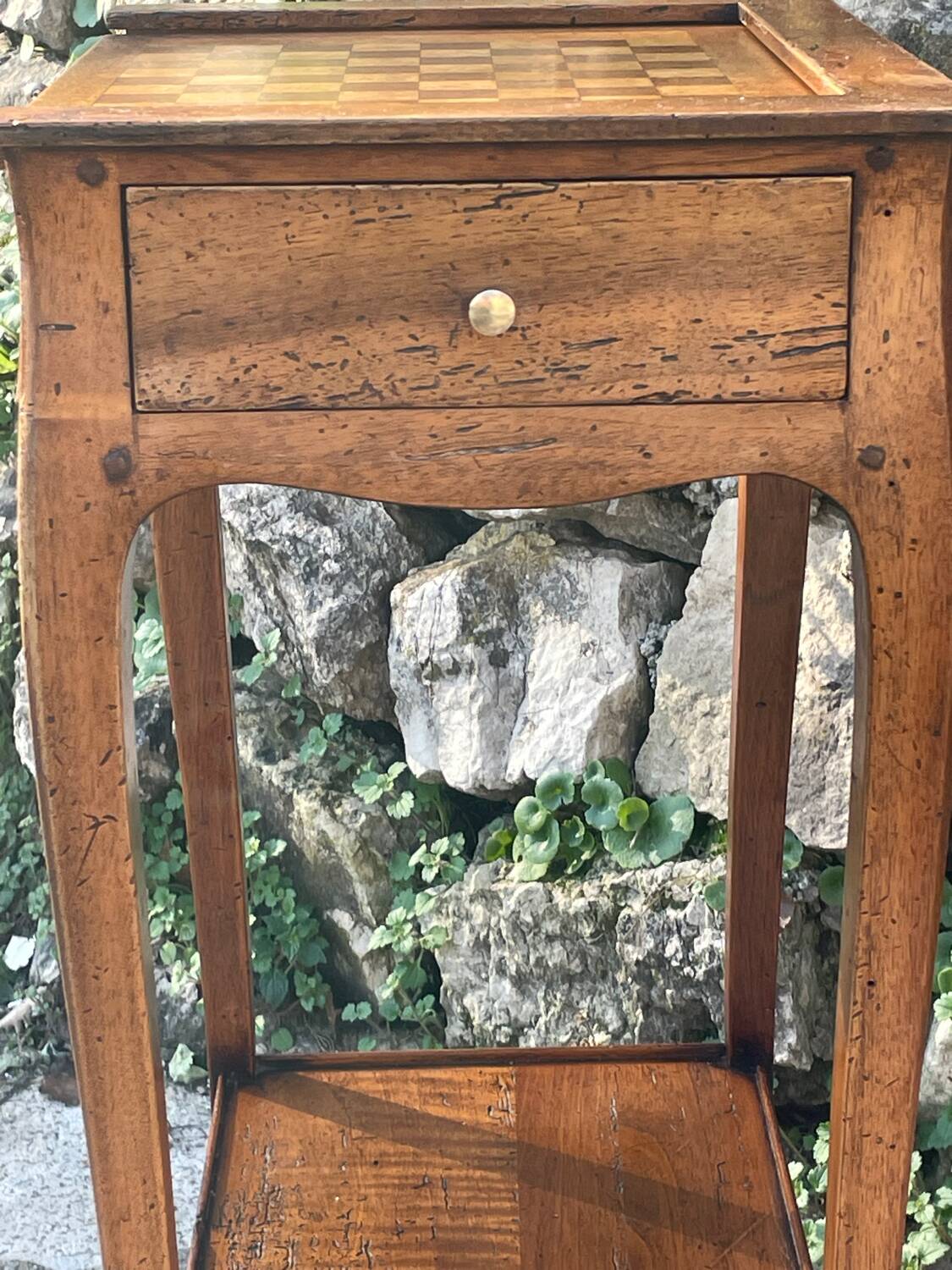 Small Louis XV period writing table in Walnut. 18th Century Period