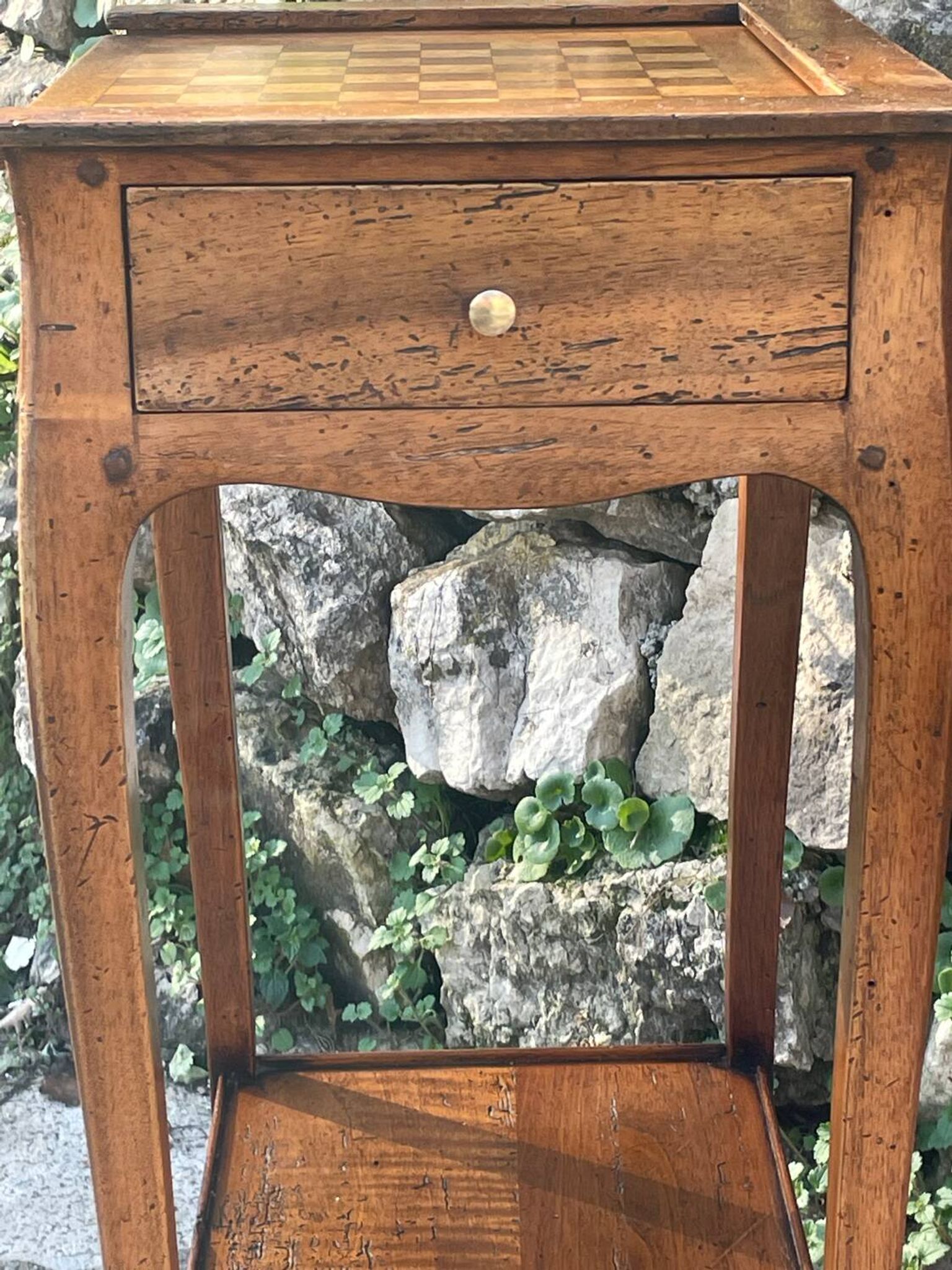 Small Louis XV period writing table in Walnut. 18th Century Period