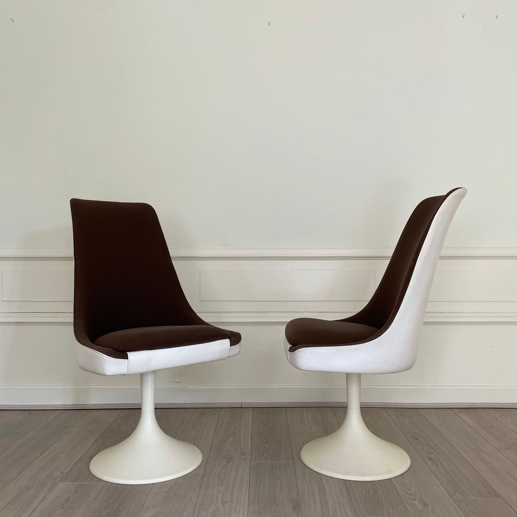 Tulip foot armchairs, 1970