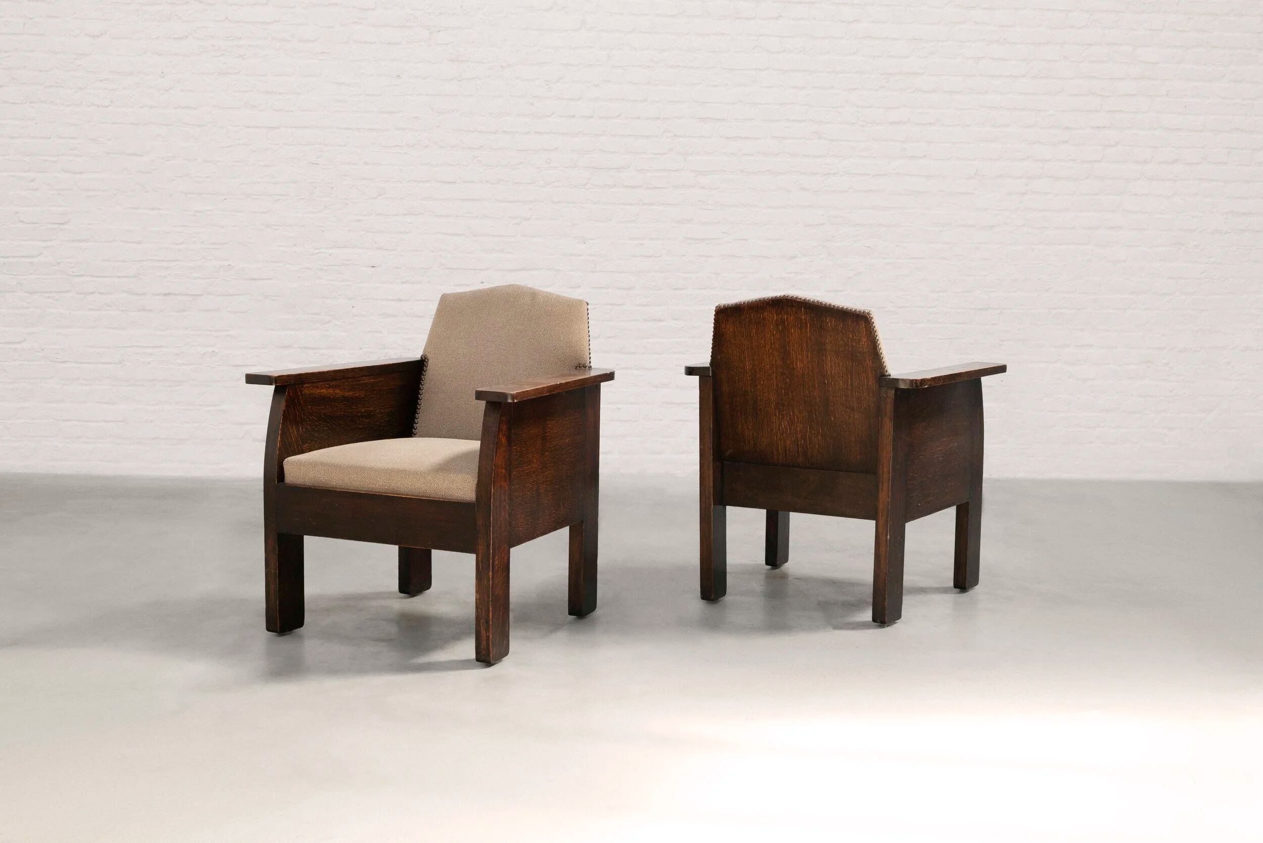 Paire de fauteuils en chêne de l'École de La Haye, Pays-Bas, années 1920