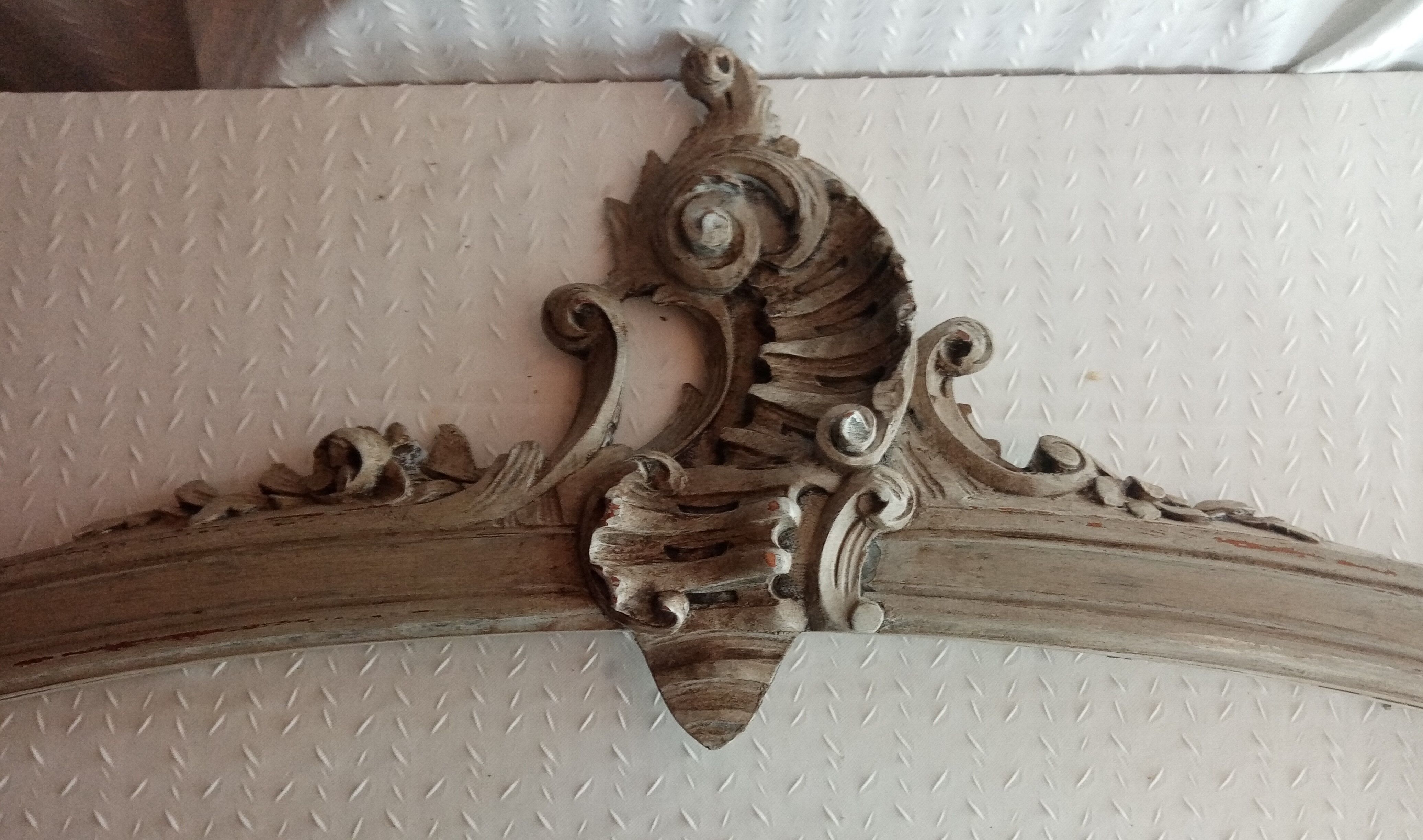 Old wood decoration, pediment, shell