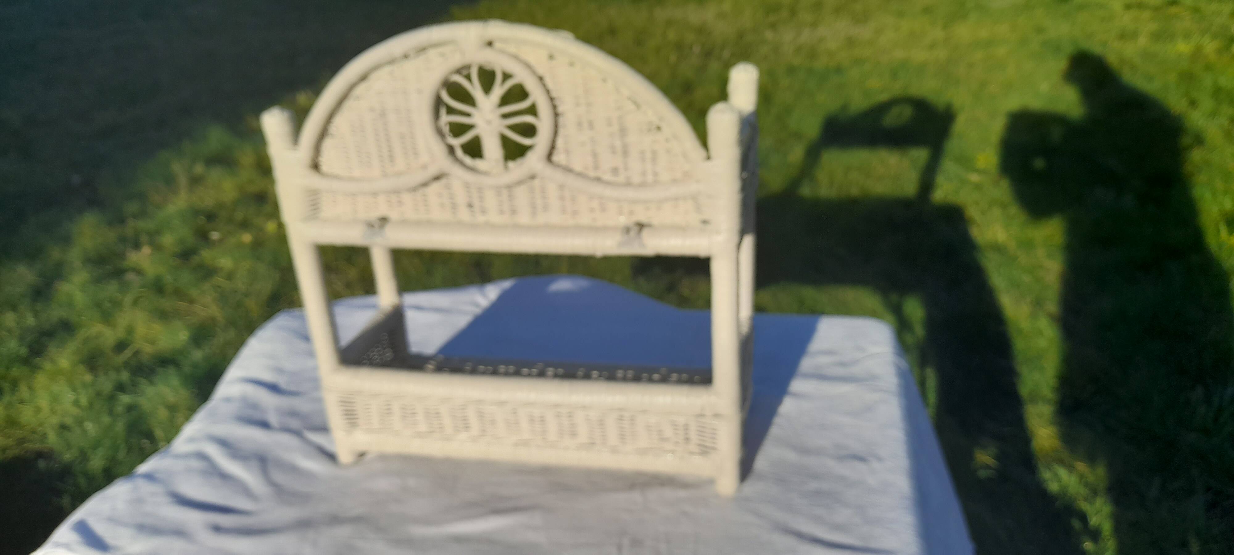 étagère murale en rotin blanc cassé H 48 cm