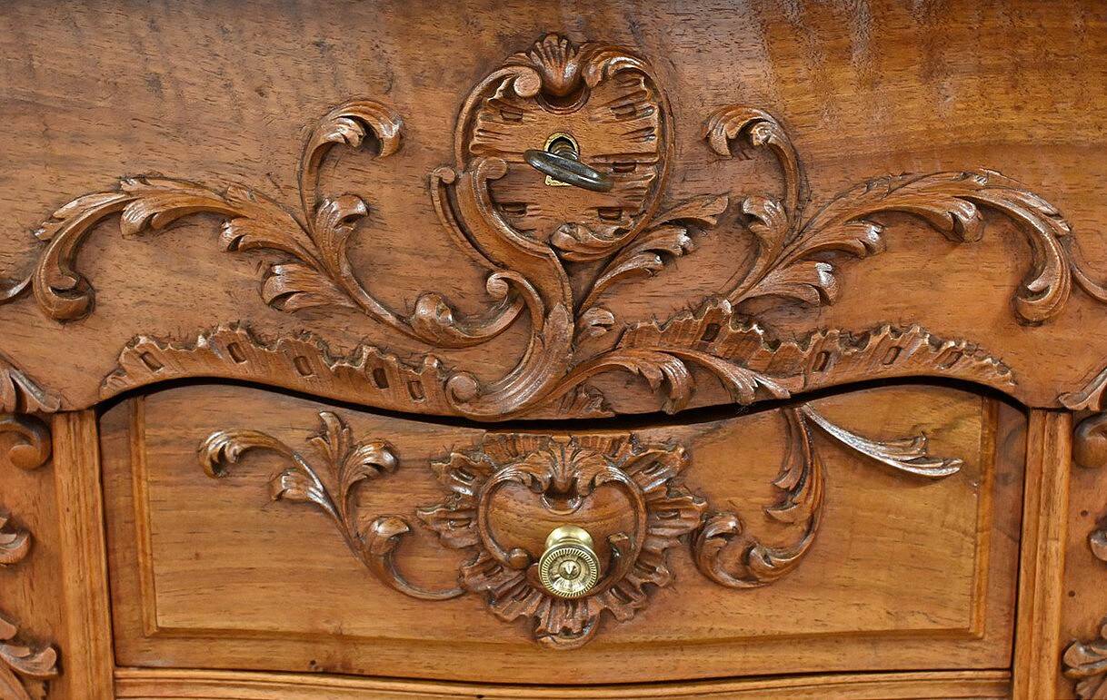 Walnut Coffee Table, Louis XV Style – Early 20th Century