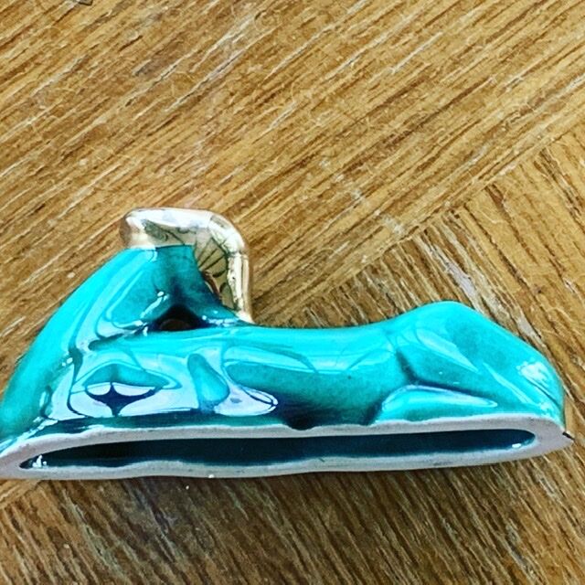 8 knife-wielding gazelles dabbling in green enamelled ceramic and vintage gold 1950