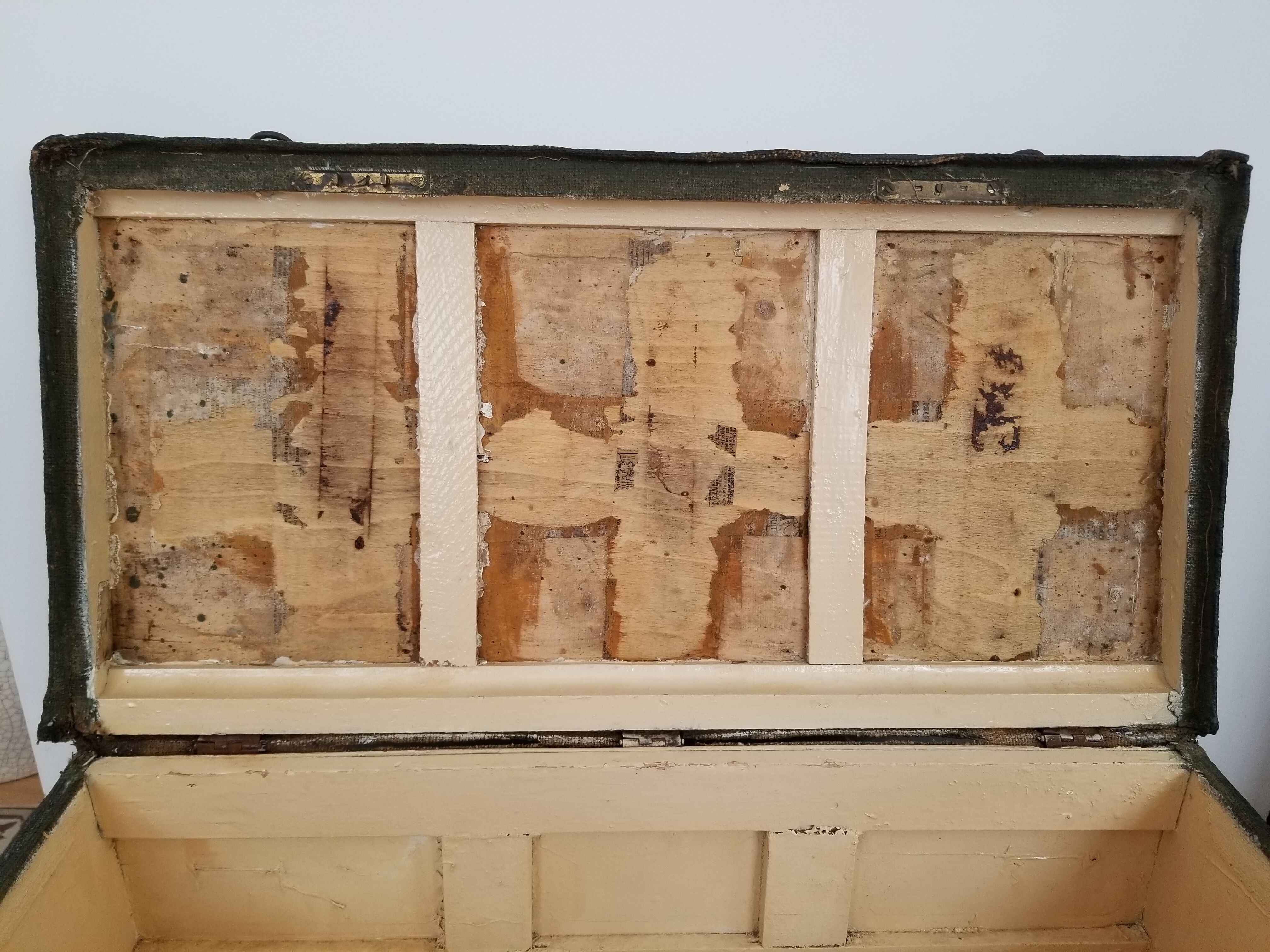 Old wood and jute malle