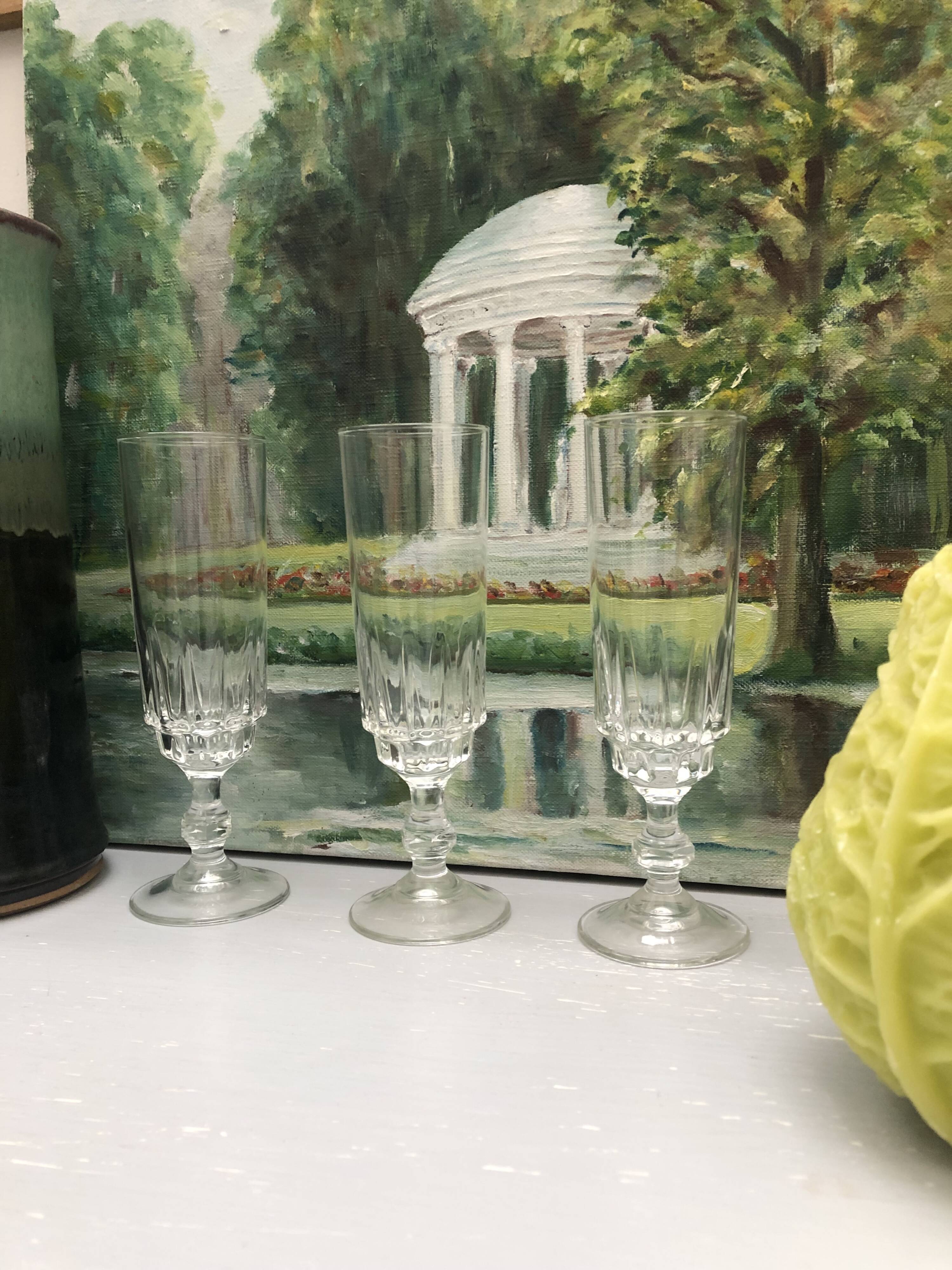 Set of 6 lance model champagne flutes, design made in France from the 1970s.