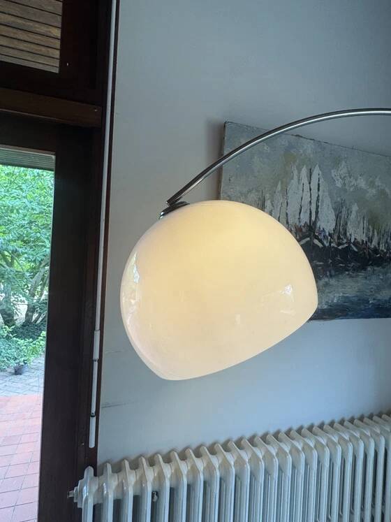 Large vintage Italian arc floor lamp – 1970s – Marble, chrome, and opaline diffuser