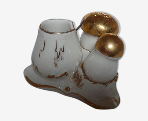 Salière poivrière et moutardier en porcelaine de Limoges forme champignons
