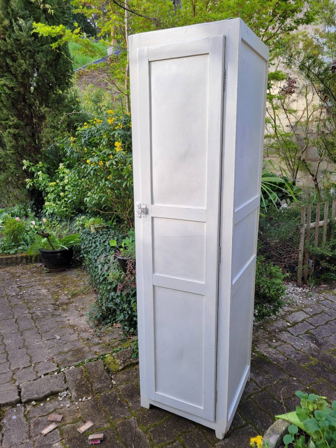 Parisian one-door wardrobe