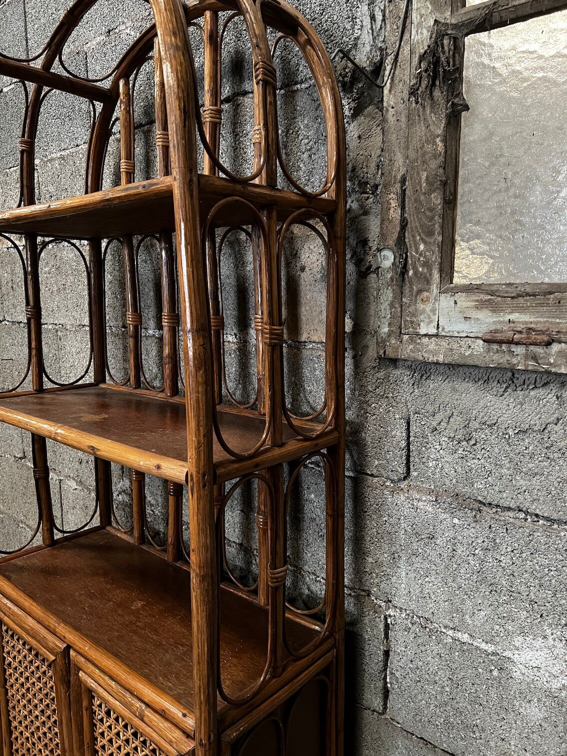 Bookcase vintage rattan, wood and canning shelf