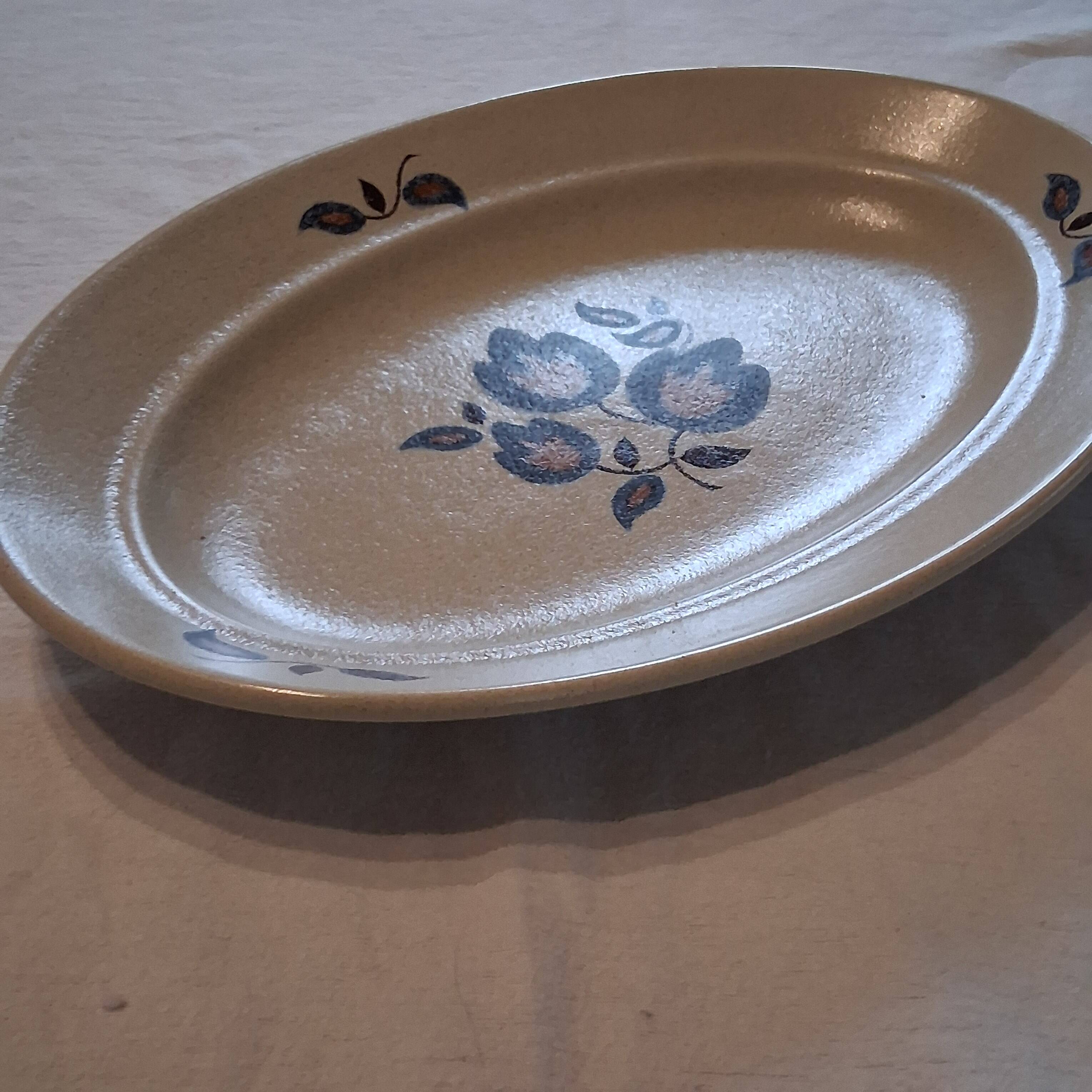 Serving dish from St Amand model "Sologne" in good condition.