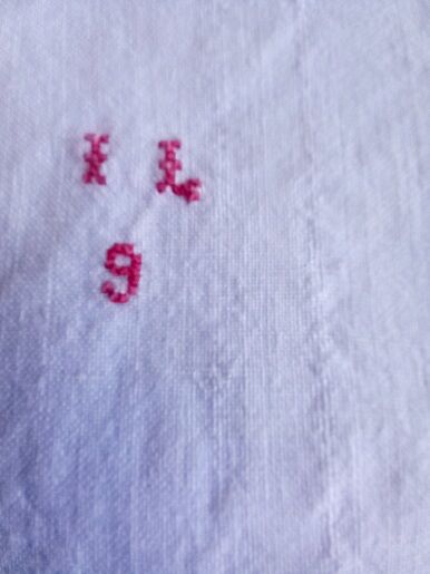 Set of 3  tea towels in white thread (70 x 85.5 cm)