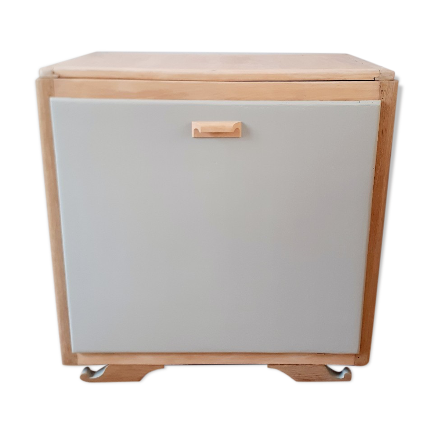 Mustache foot storage