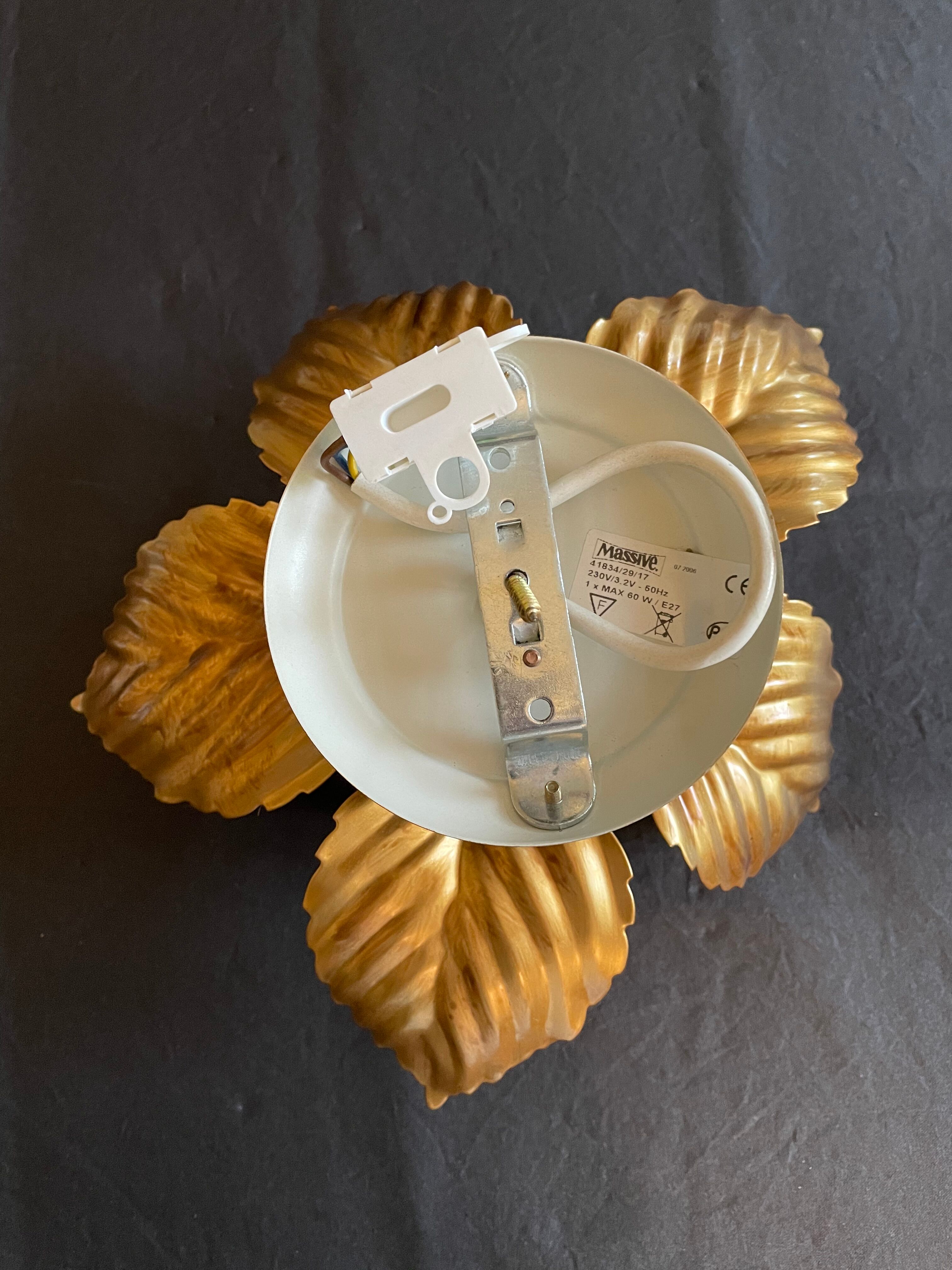 Wall lamp or ceiling lamp golden flower