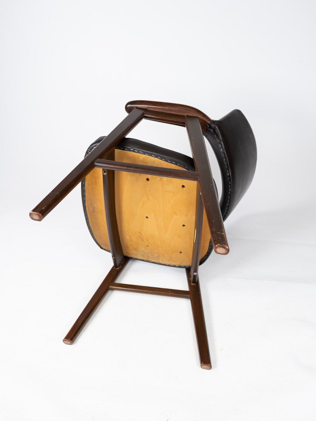 Armchair in rosewood and black leather of danish design from 1976.