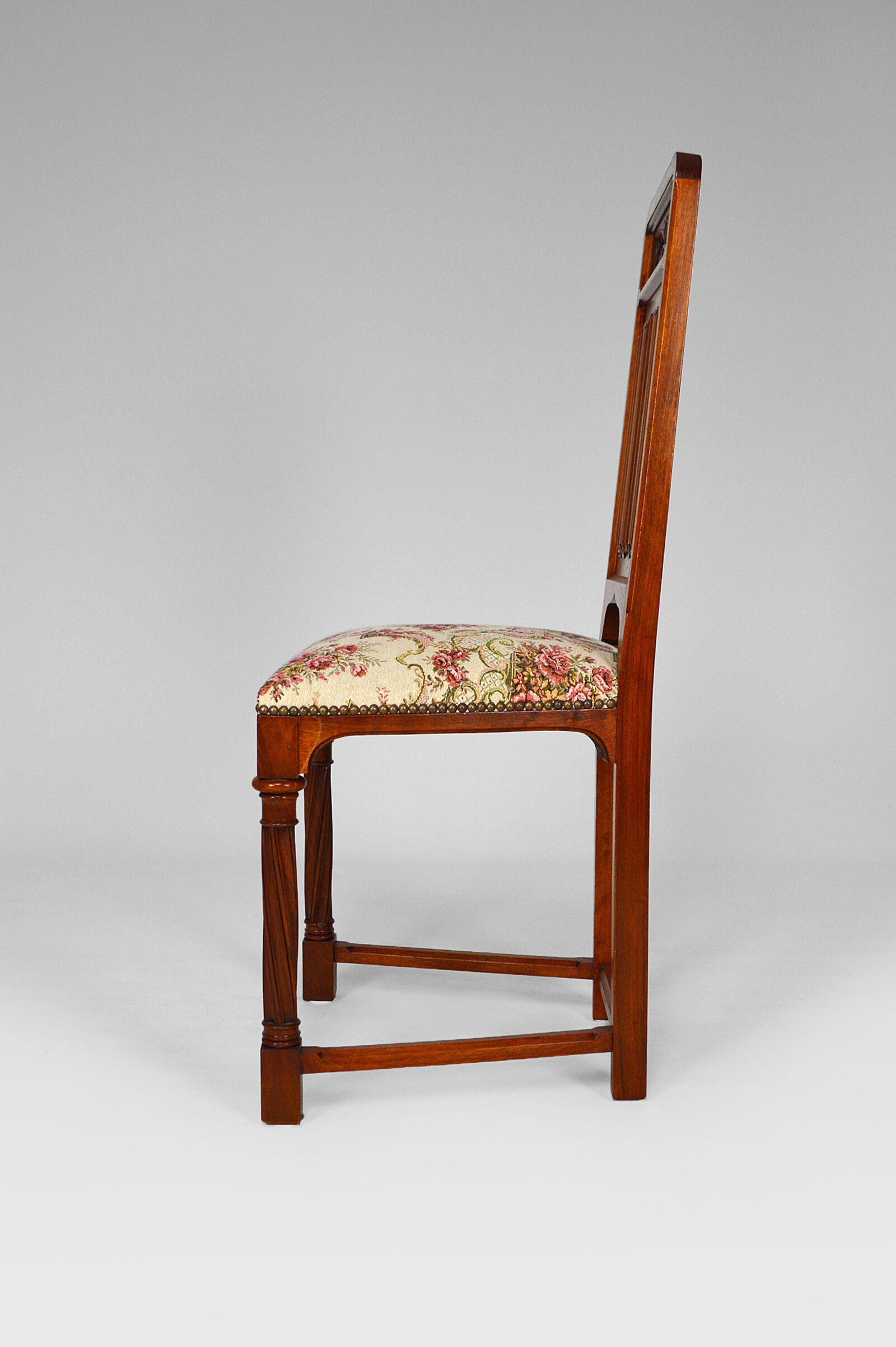 Pair of neo-Gothic chairs in Carved Walnut circa 1890