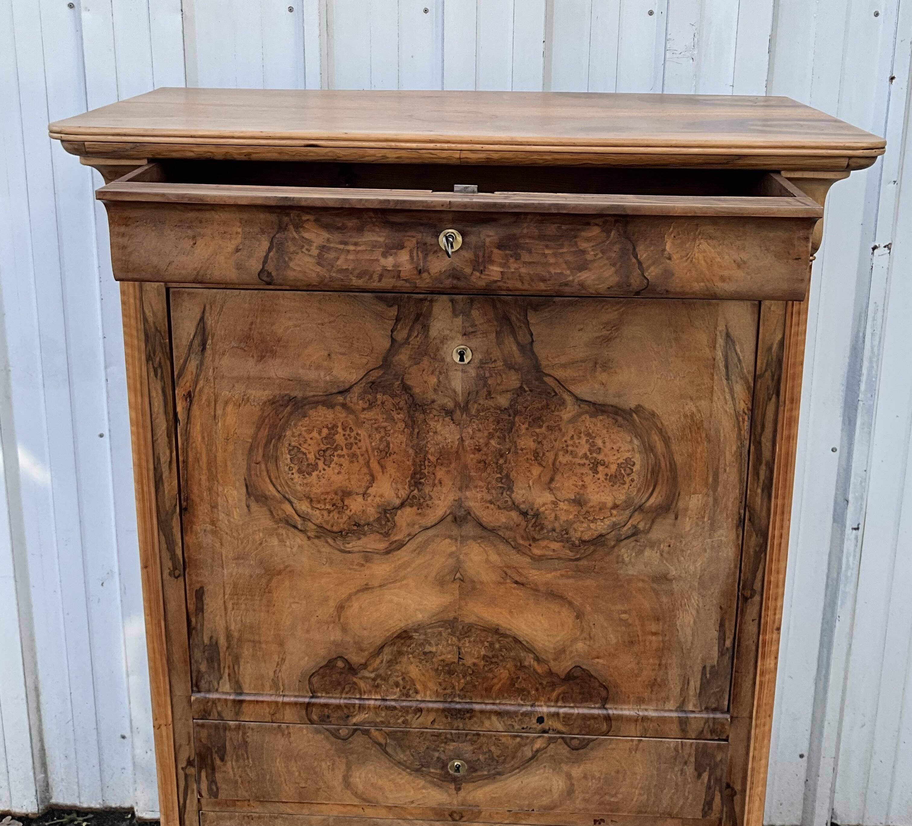Louis-Philippe secretary, mid-19th century, in walnut burl.