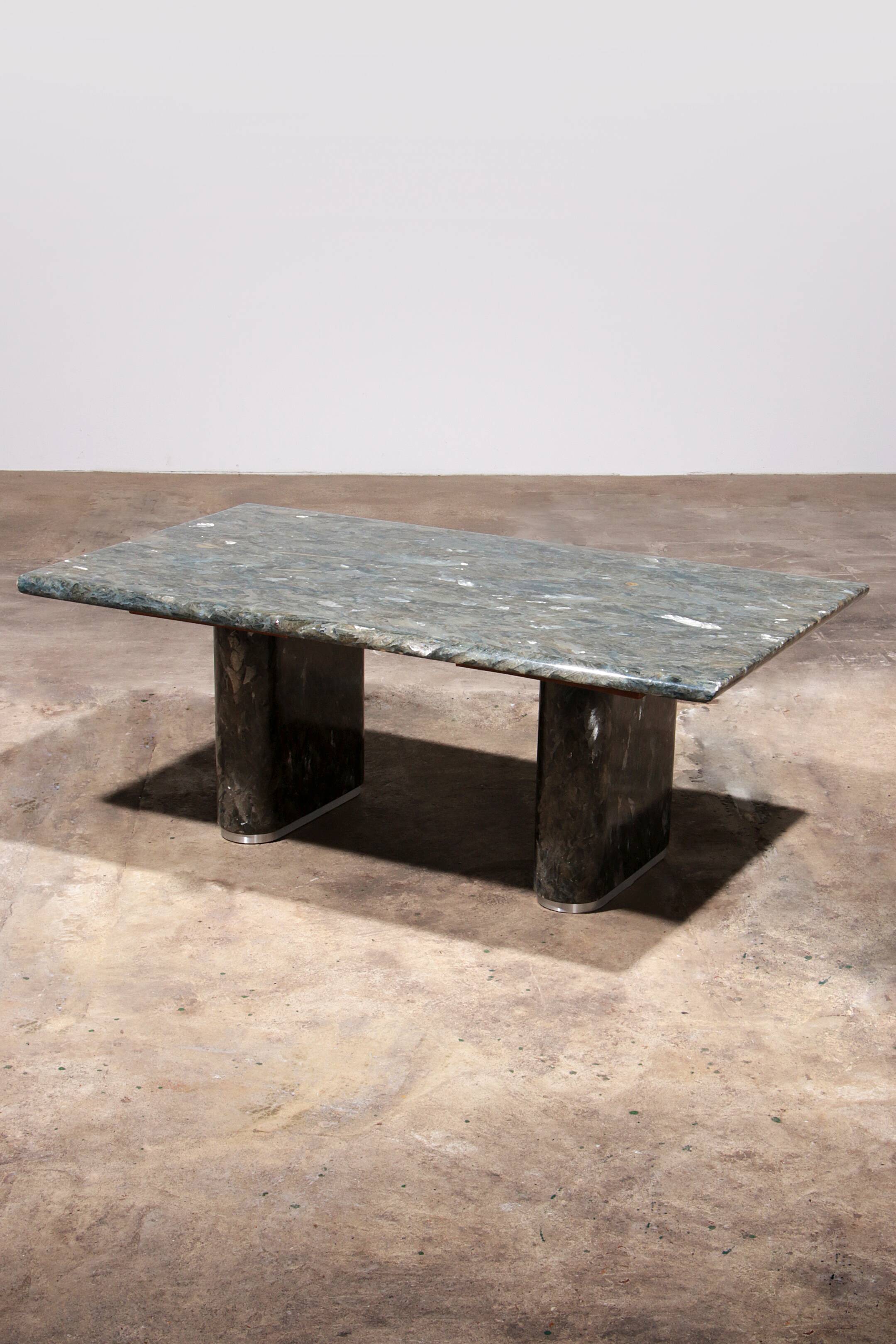 Table basse vintage en pierre naturelle italienne – Design élégant et long