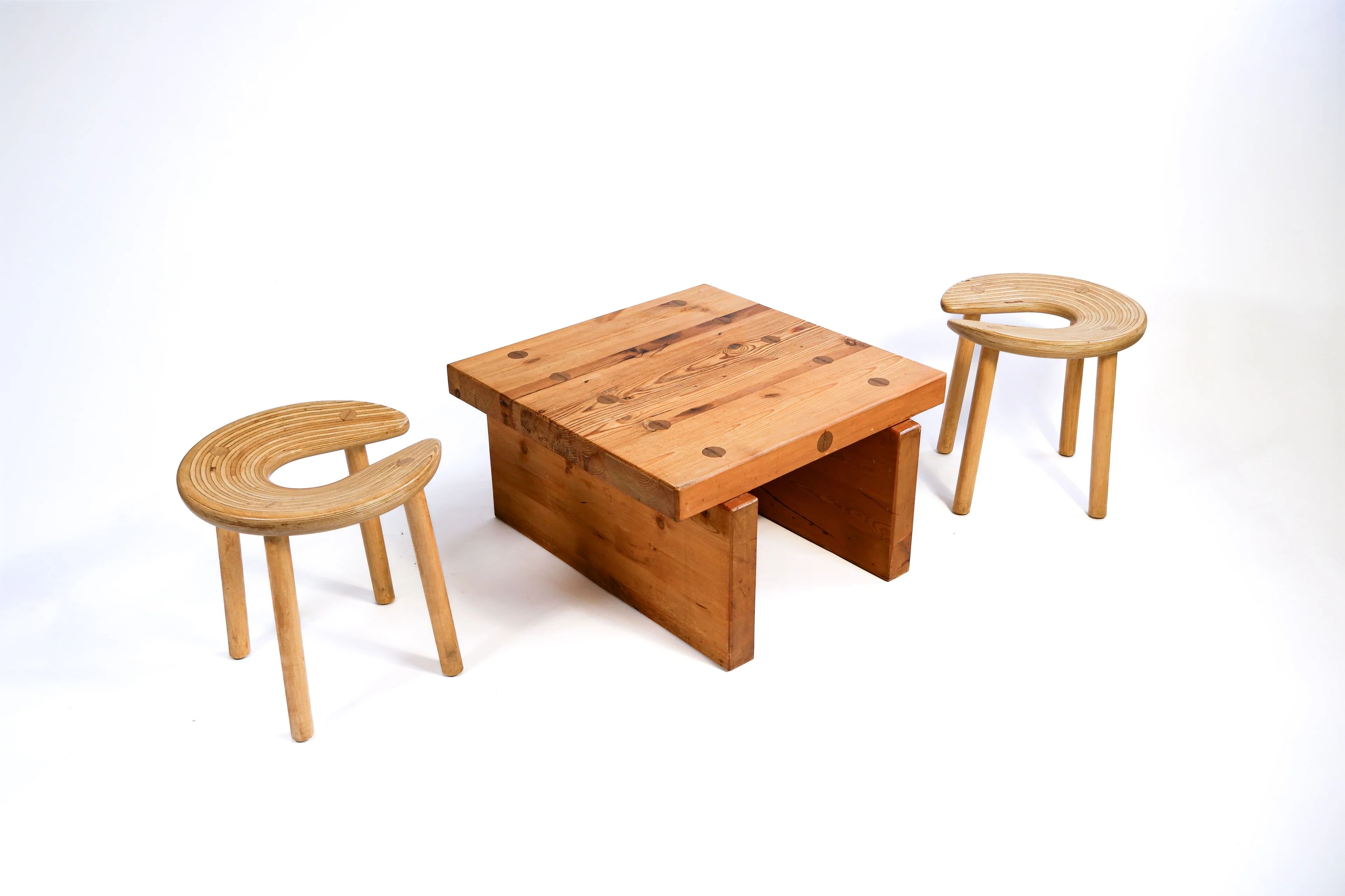 Roland Wilhelmsson coffee table model "Bamse" 1973 in solid pine.