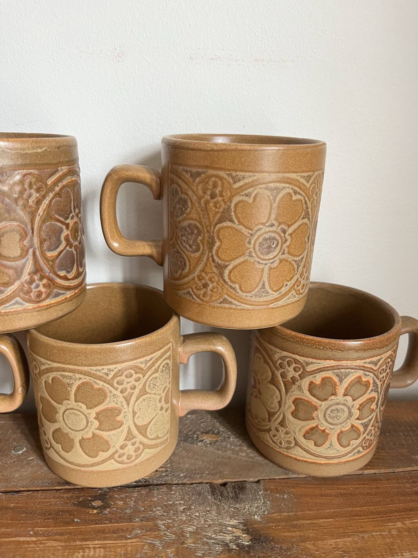 8 stoneware mugs