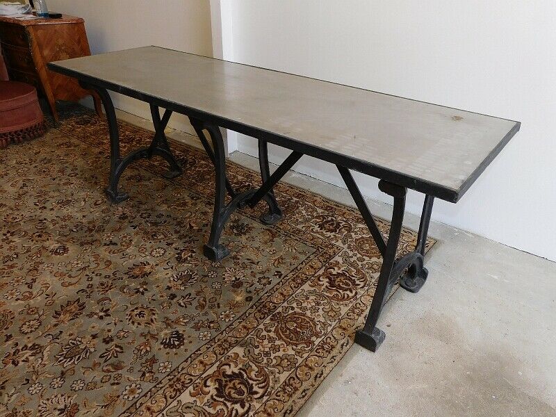 Table cast foot and zinc tray