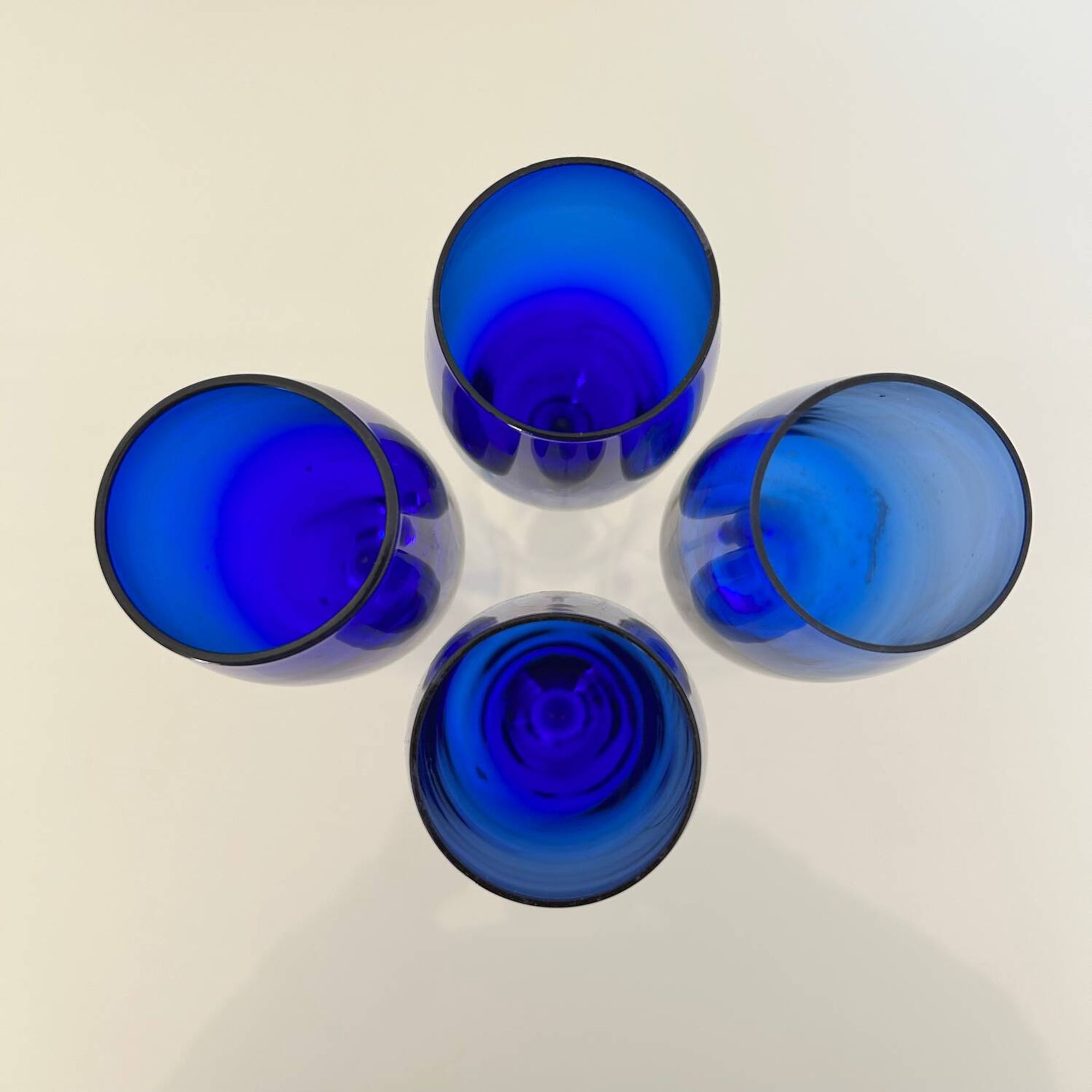 Set of 4 blue flutes