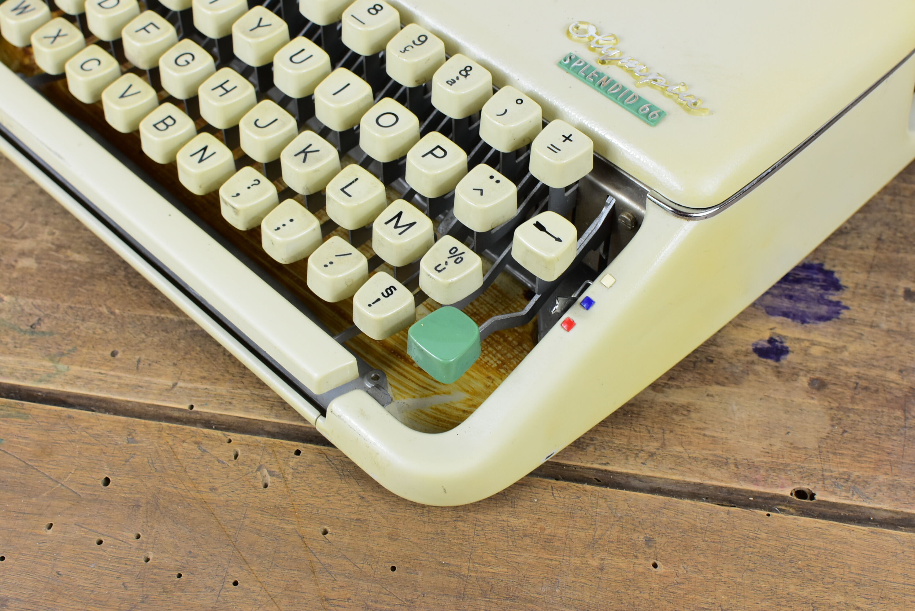 Olympia Splendid 66 Typewriter