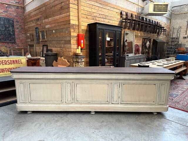 Huge store counter at the beginning of the 20th century