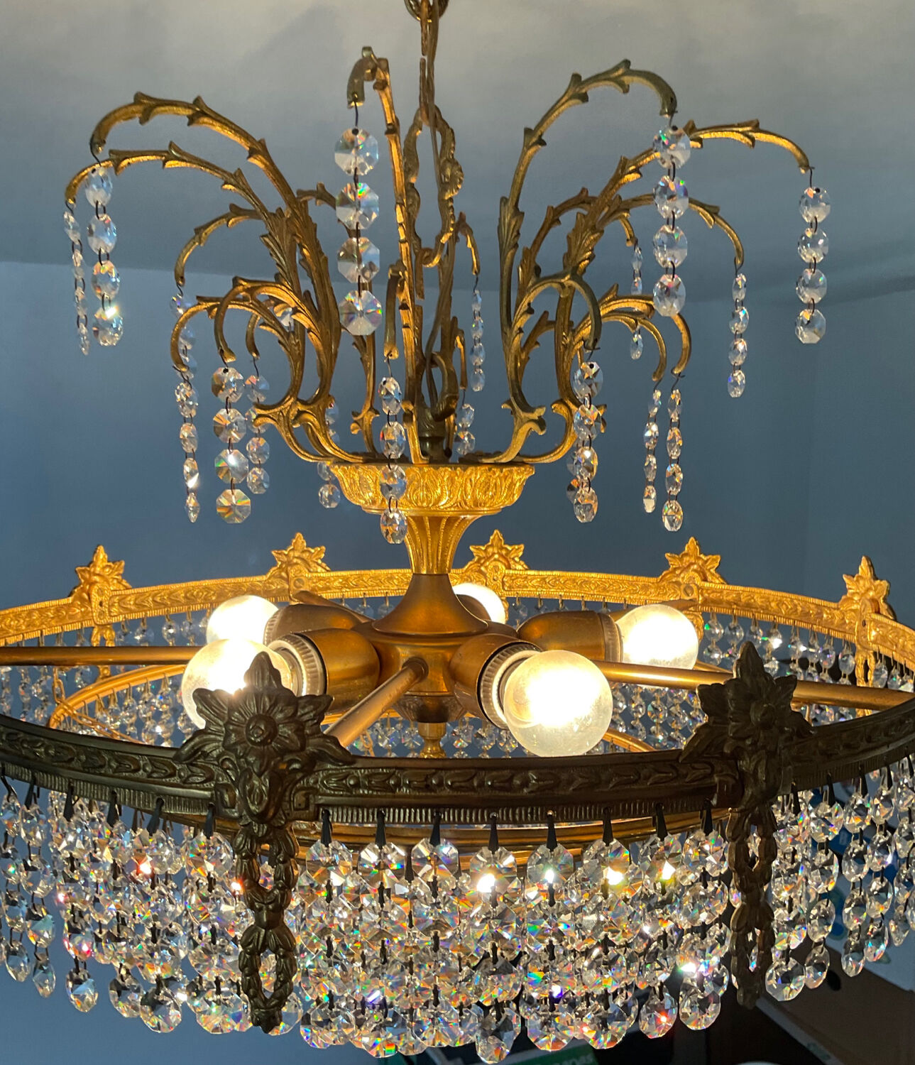 Lustre en bronze et cascade de pampilles en cristal