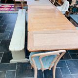 Ancien banc en bois peint en vert clair