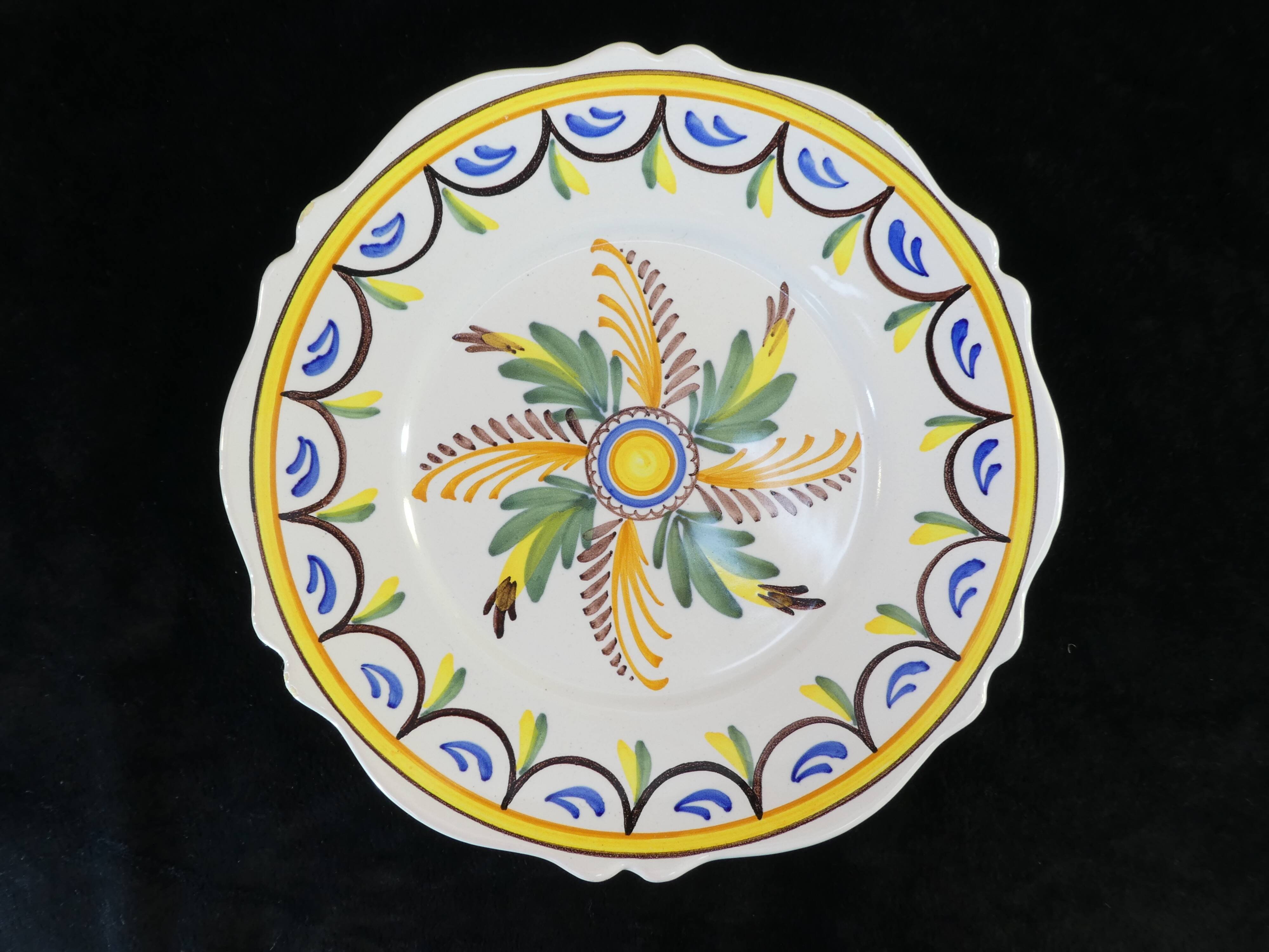 Assiette en faience de Malicorne signé émile Tessier