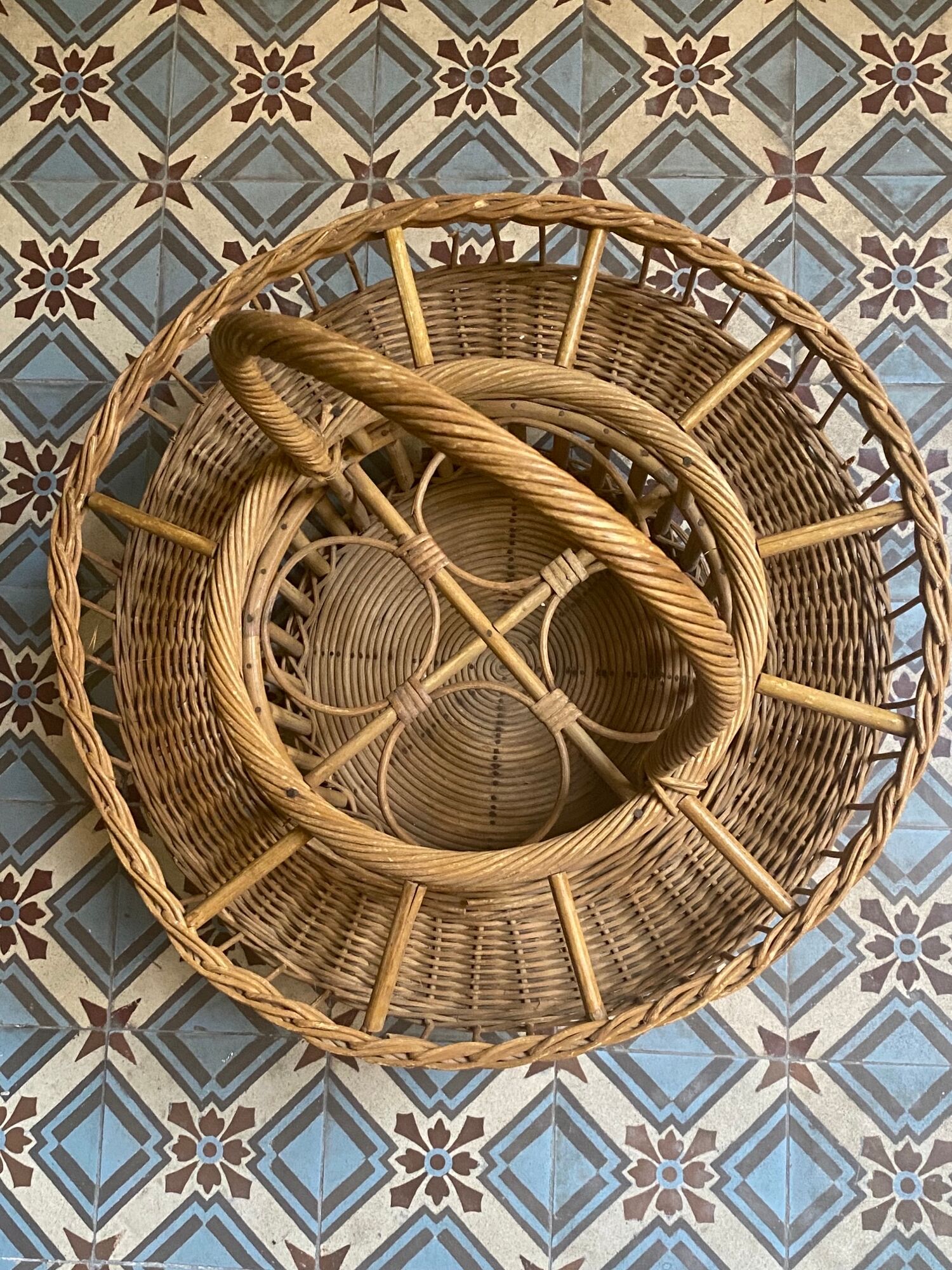 Porte-bouteilles en rotin