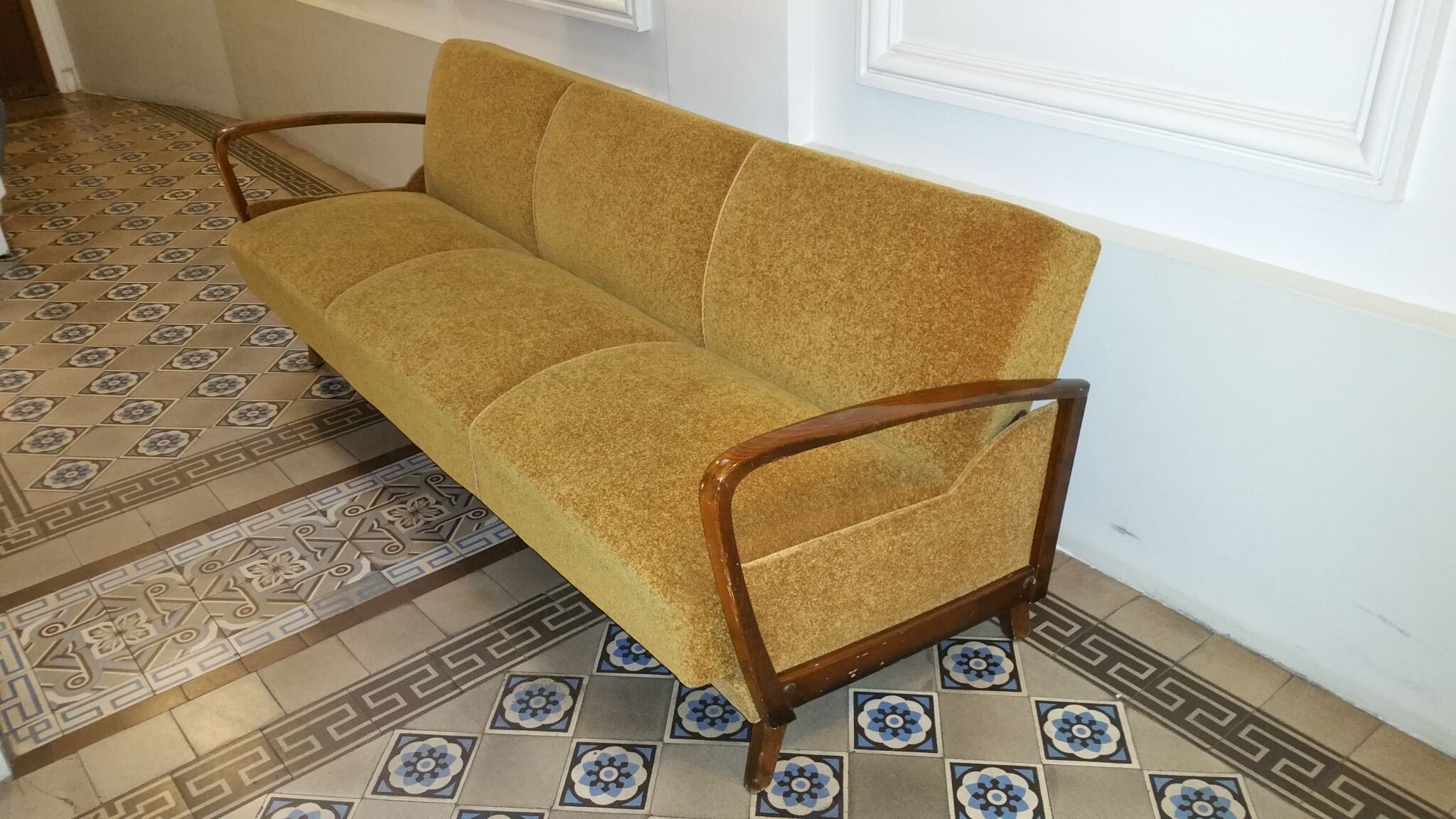 Scandinavian 50s/60s gold daybed canapé.
