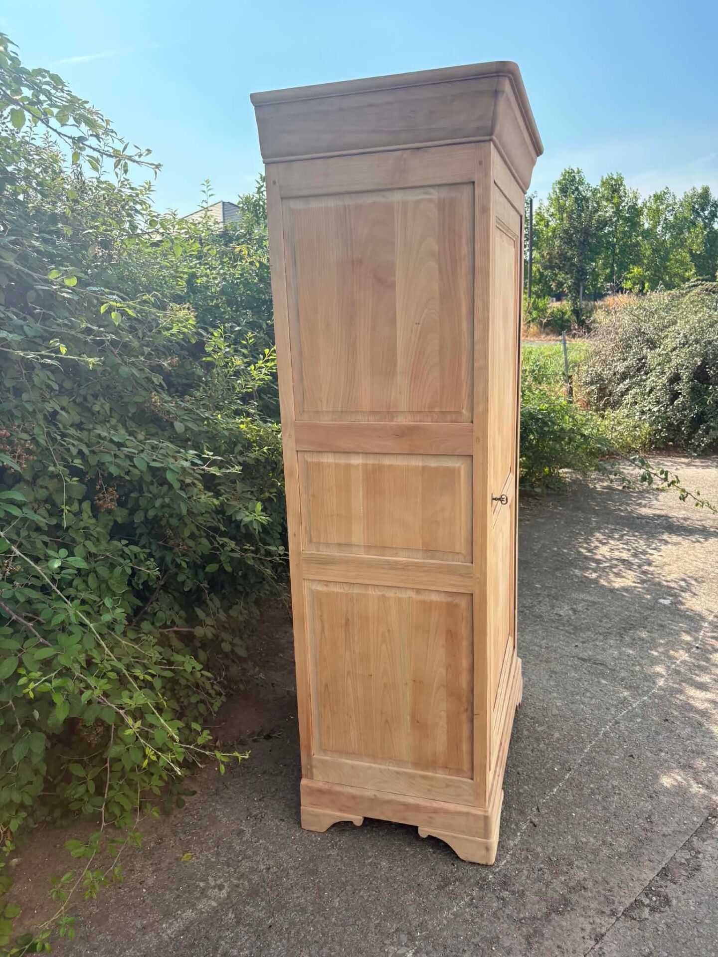 Antique bonnetière