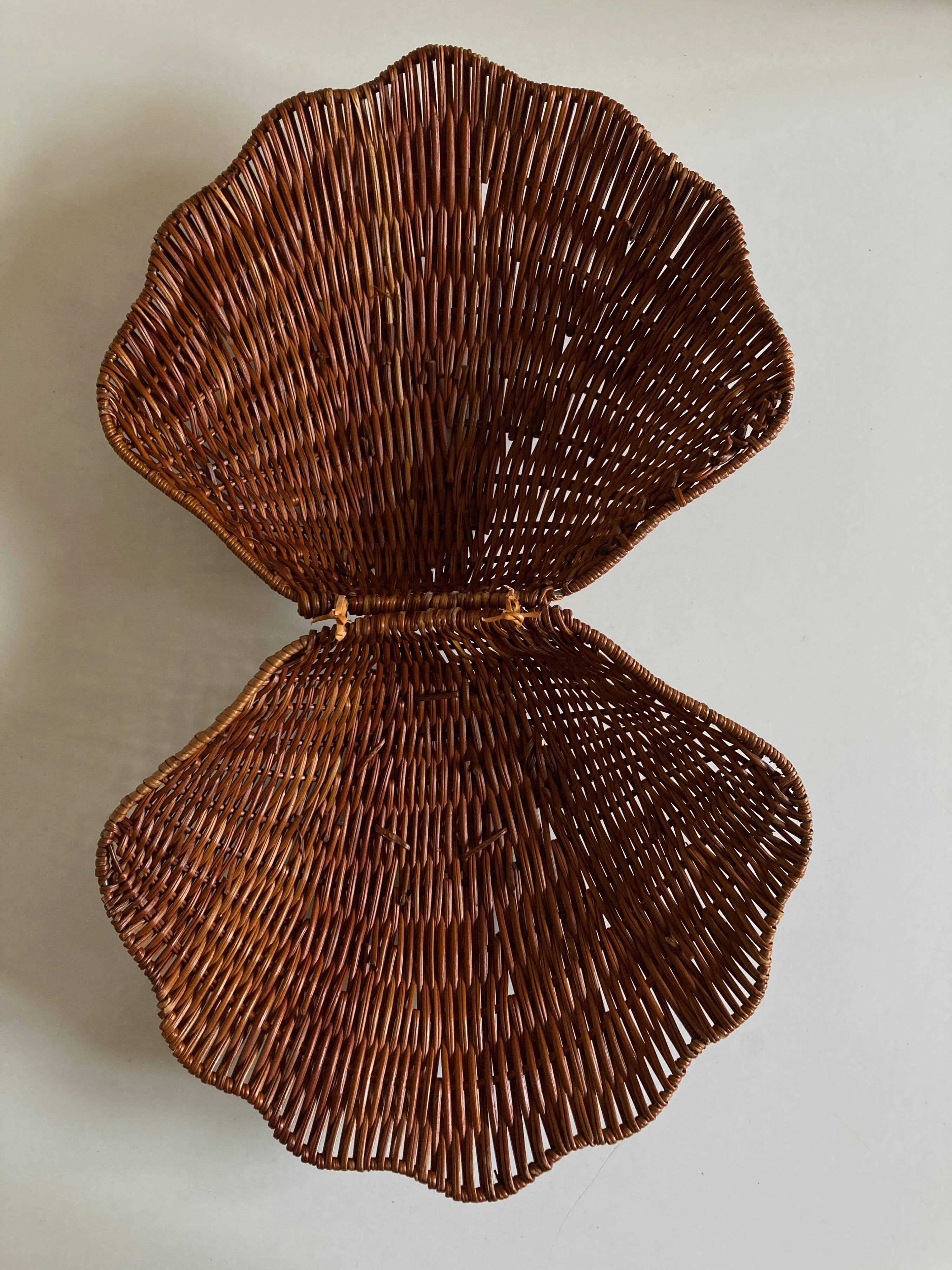 Empty corrugated shell pocket in wicker basket makers