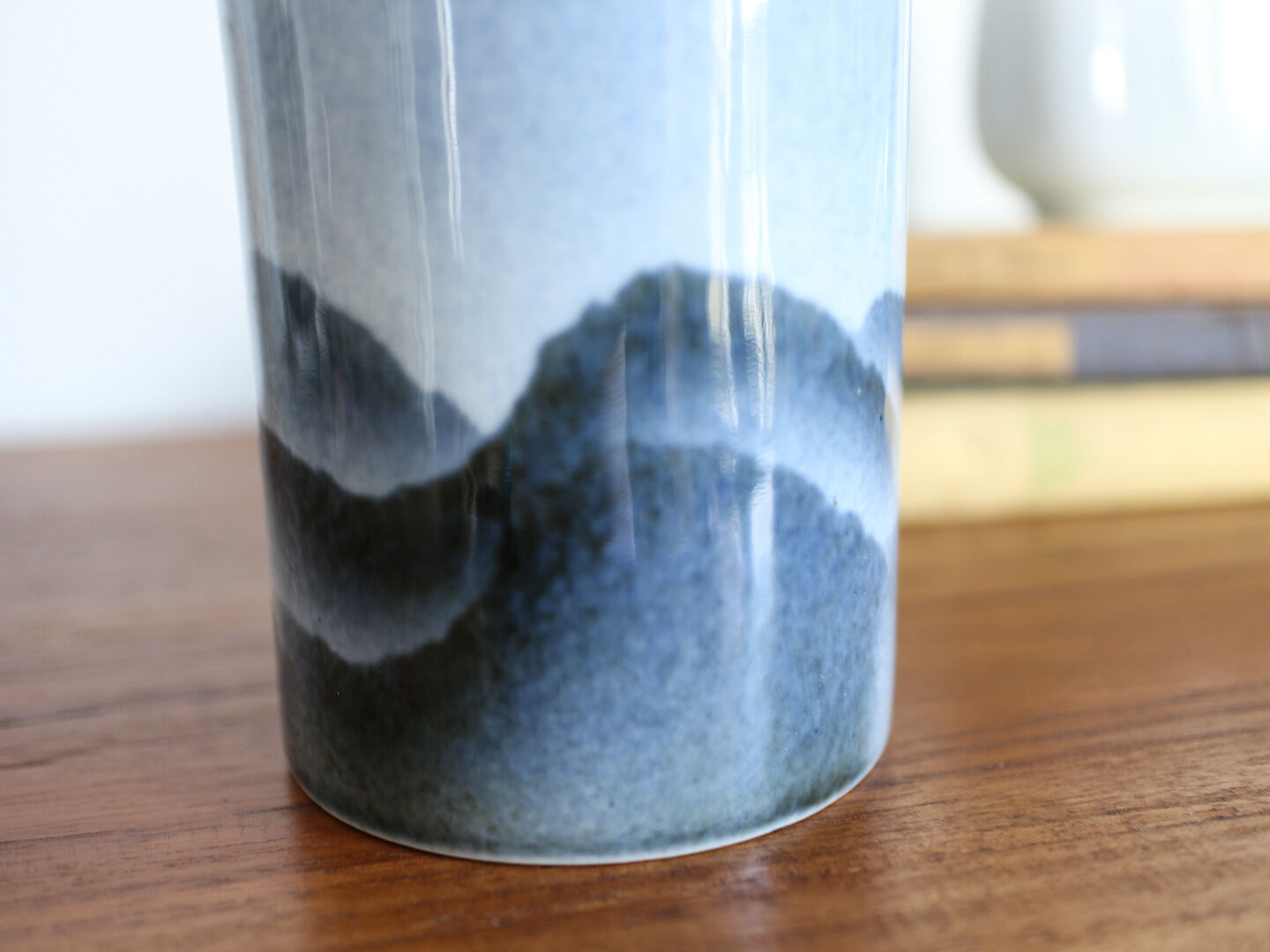 Virebent blue porcelain vase