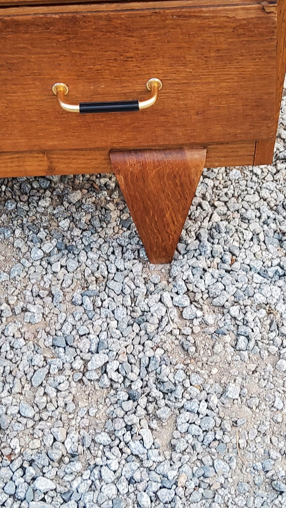 Vintage chest of drawers in golden oak from the 50s with 3 drawers and spindle-legged shelf