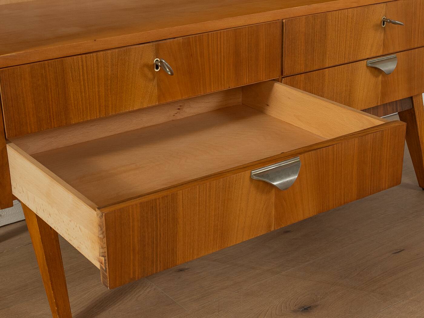 1950s Bureau, Secretary