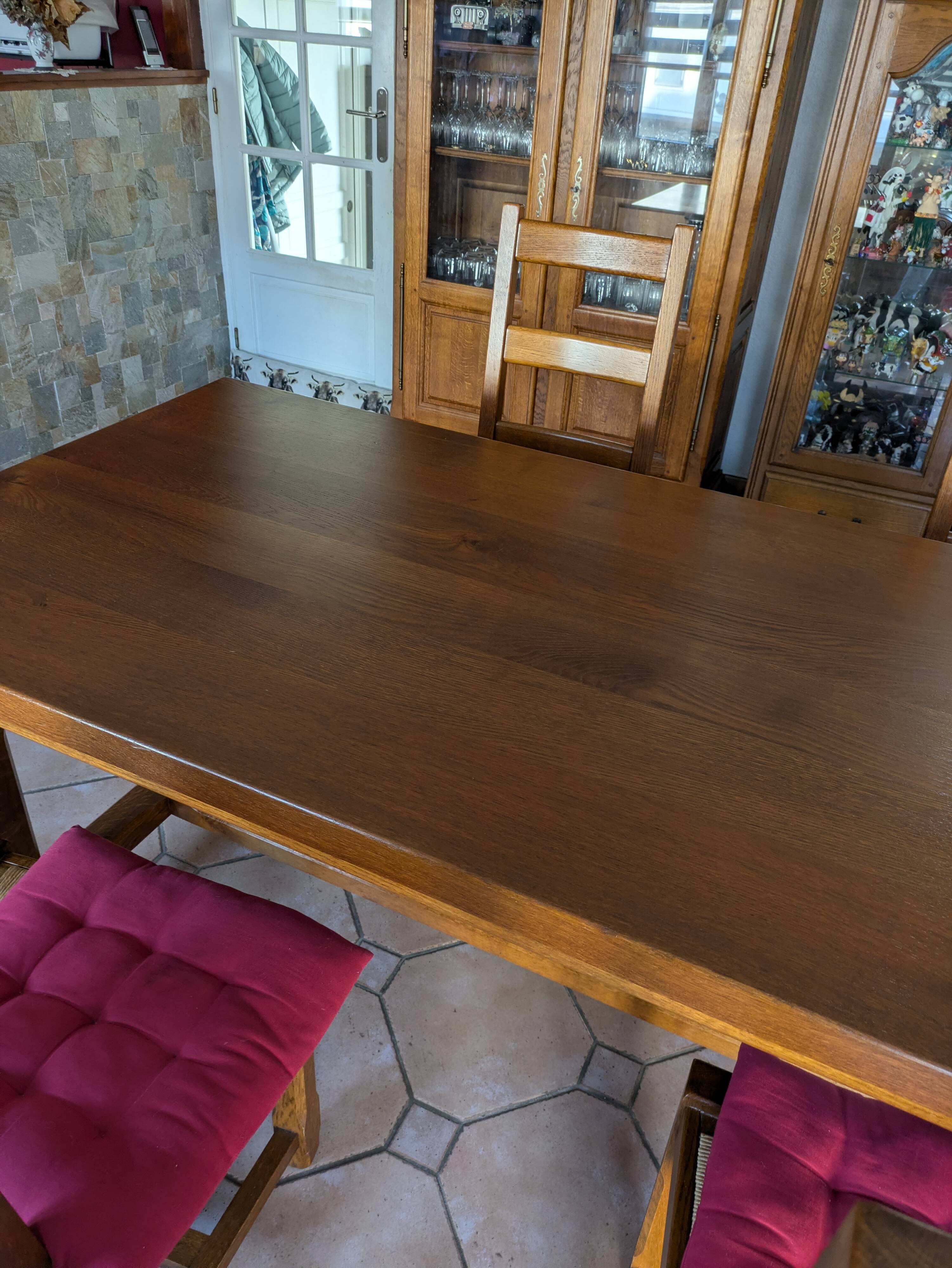 Lot d'une Table de ferme chêne massif de France et ses six chaises