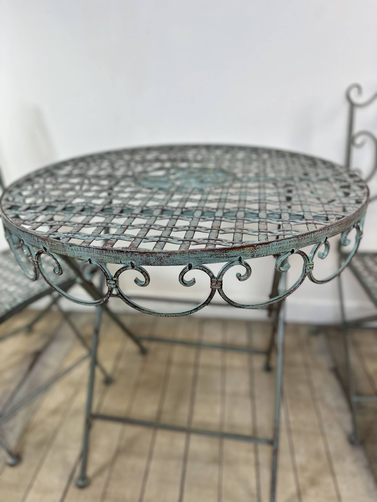 Salon de Jardin en fer forgé pliable vert patiné 1 table + 2 Chaises