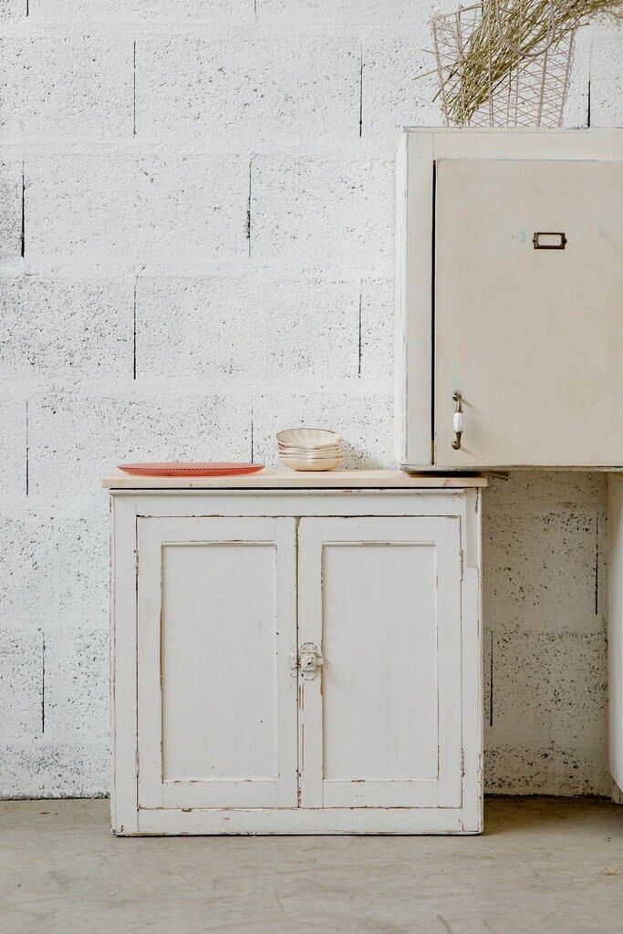 Furniture low white, top fir double door