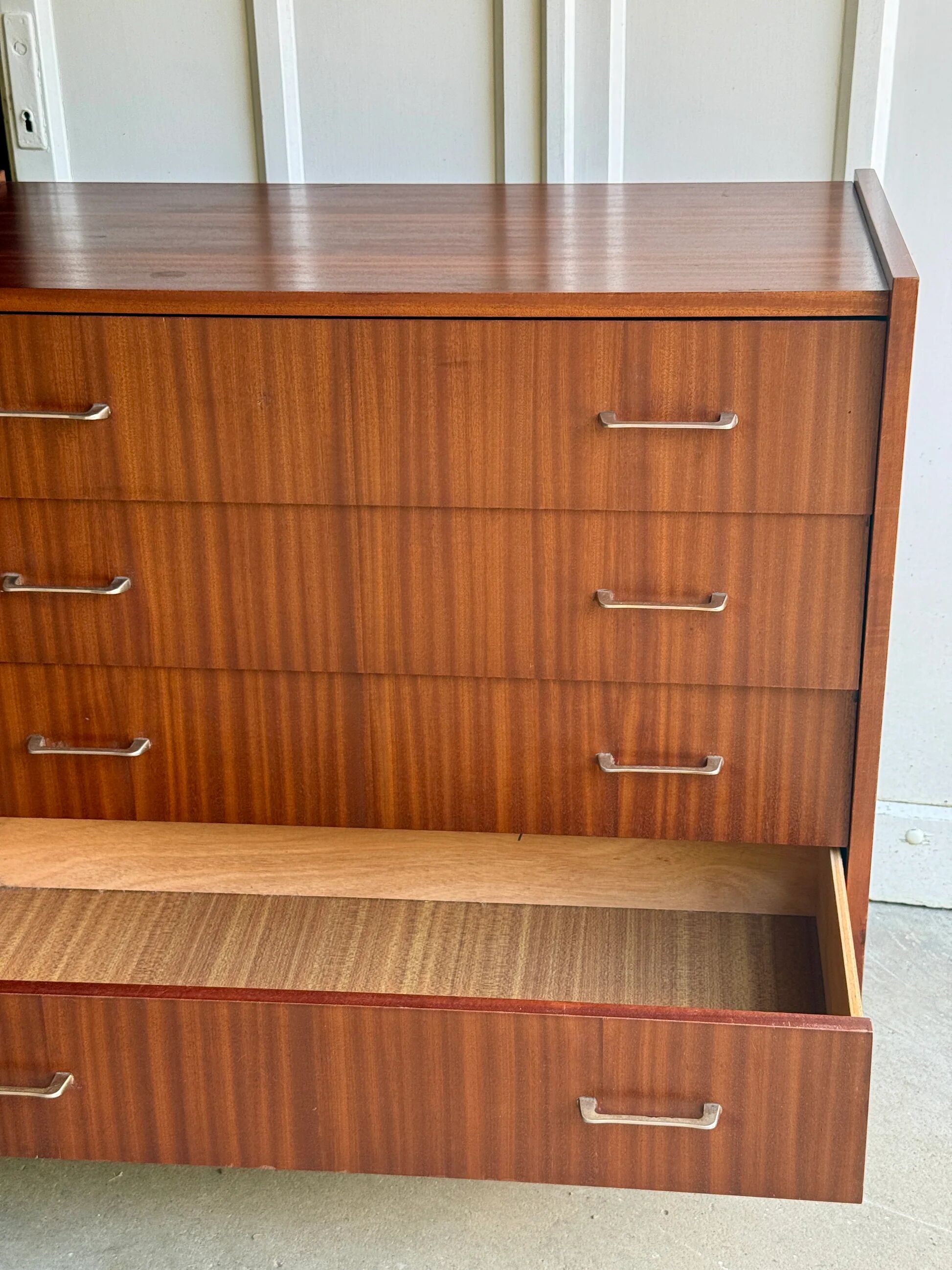 Mid-century commode style