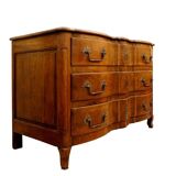 18th Century French Crossbow Front Chest of drawers in Walnutt