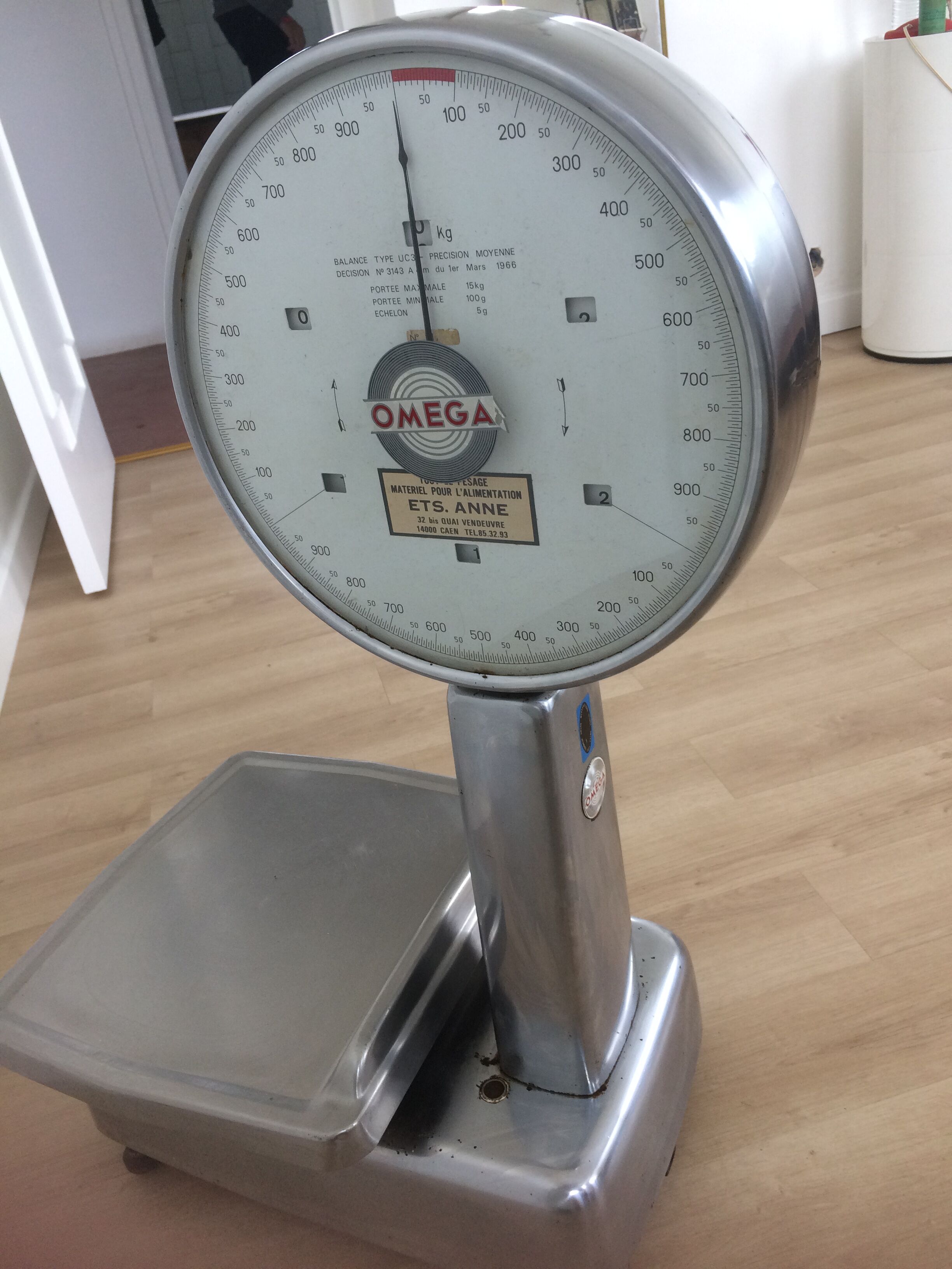 Antique balance grocery Omega